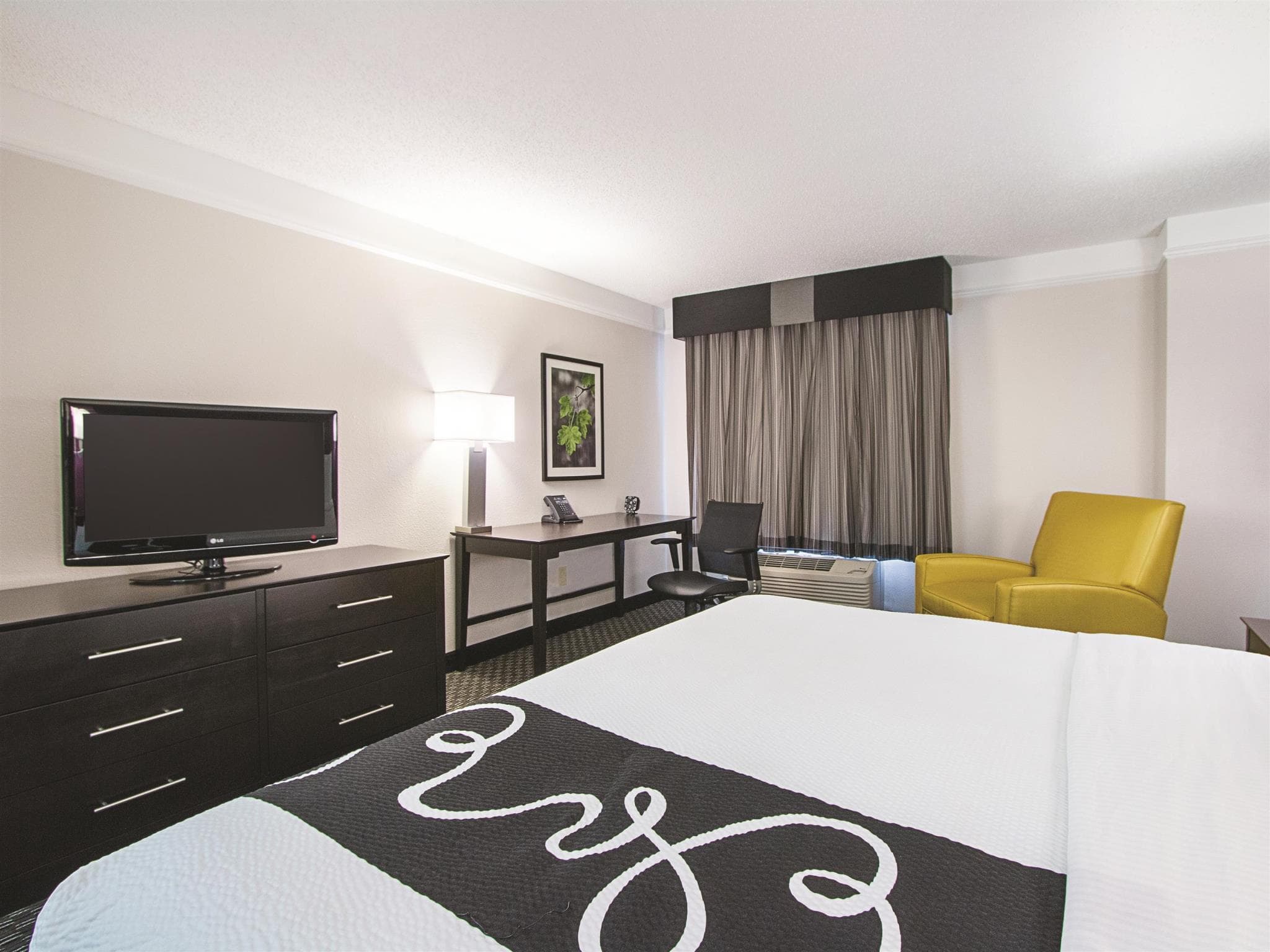 La Quinta Inn & Suites by Wyndham Univ Area Chapel Hill photo 5