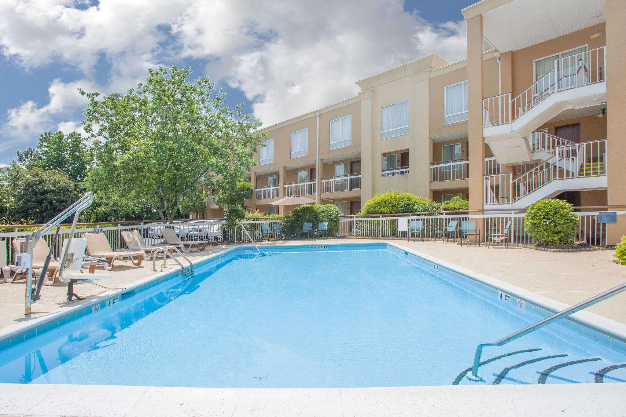 Days Inn by Wyndham Greenville photo 5