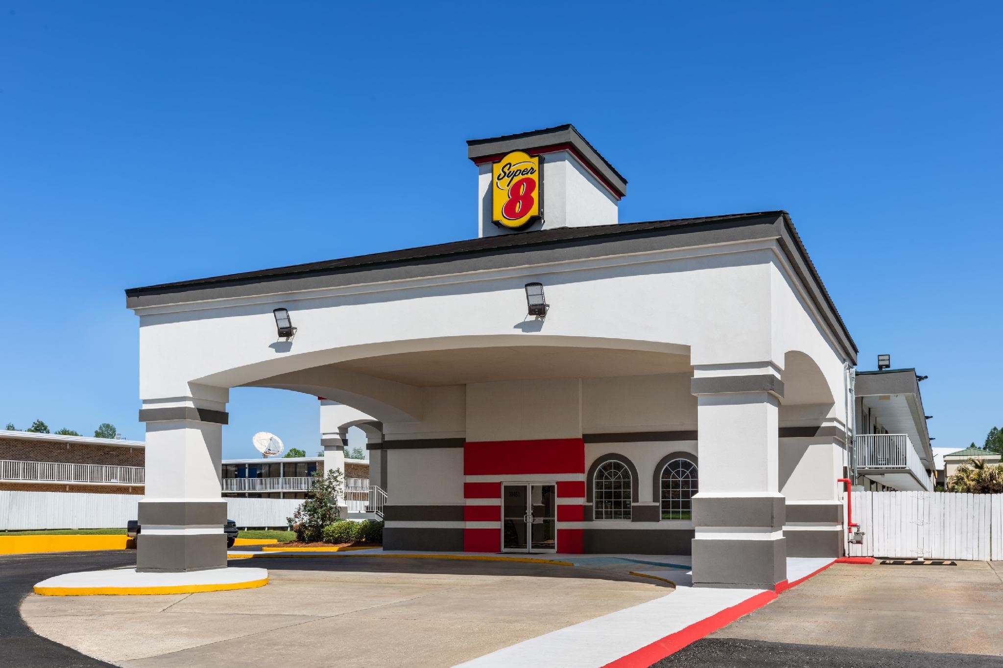 Super 8 By Wyndham Baton Rouge/I-10 photo 5