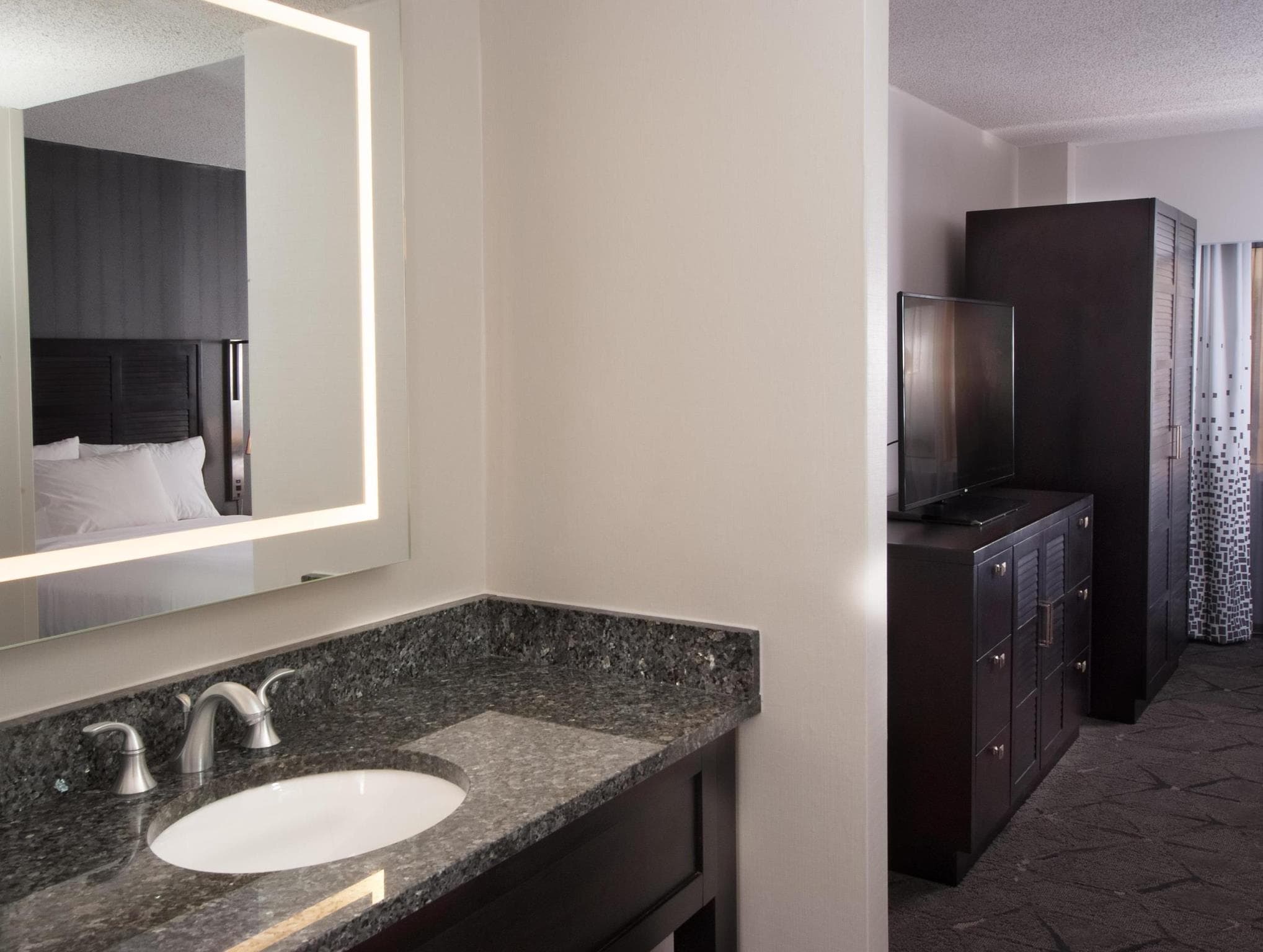 Embassy Suites by Hilton Raleigh Crabtree photo 3