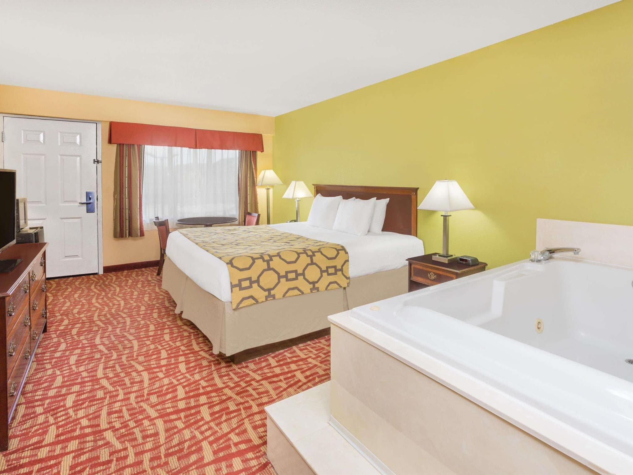 Baymont by Wyndham Sevierville Pigeon Forge photo 2
