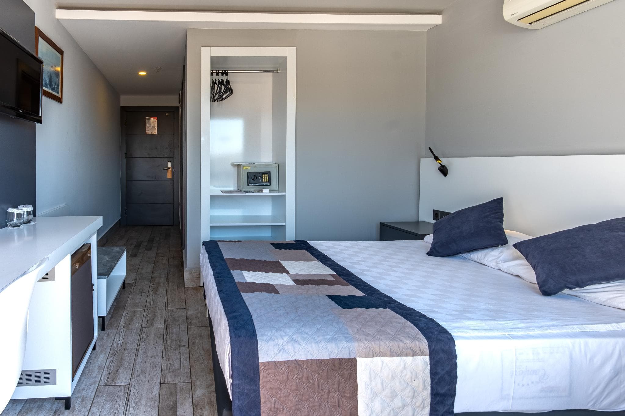 White City Beach Hotel photo 2