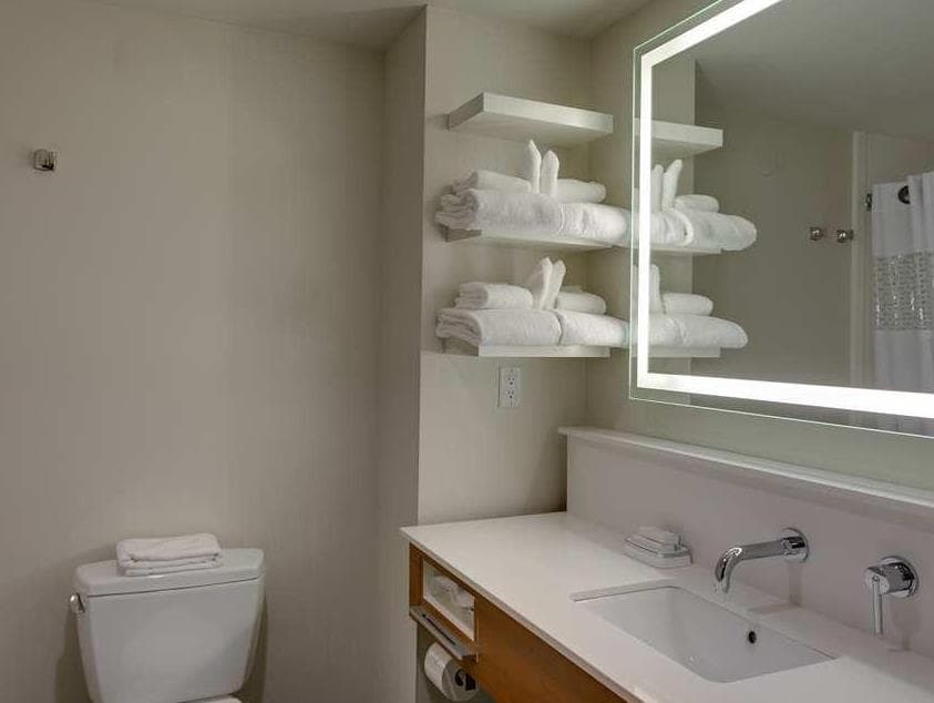Hampton Inn & Suites Knoxville Papermill Drive photo 4