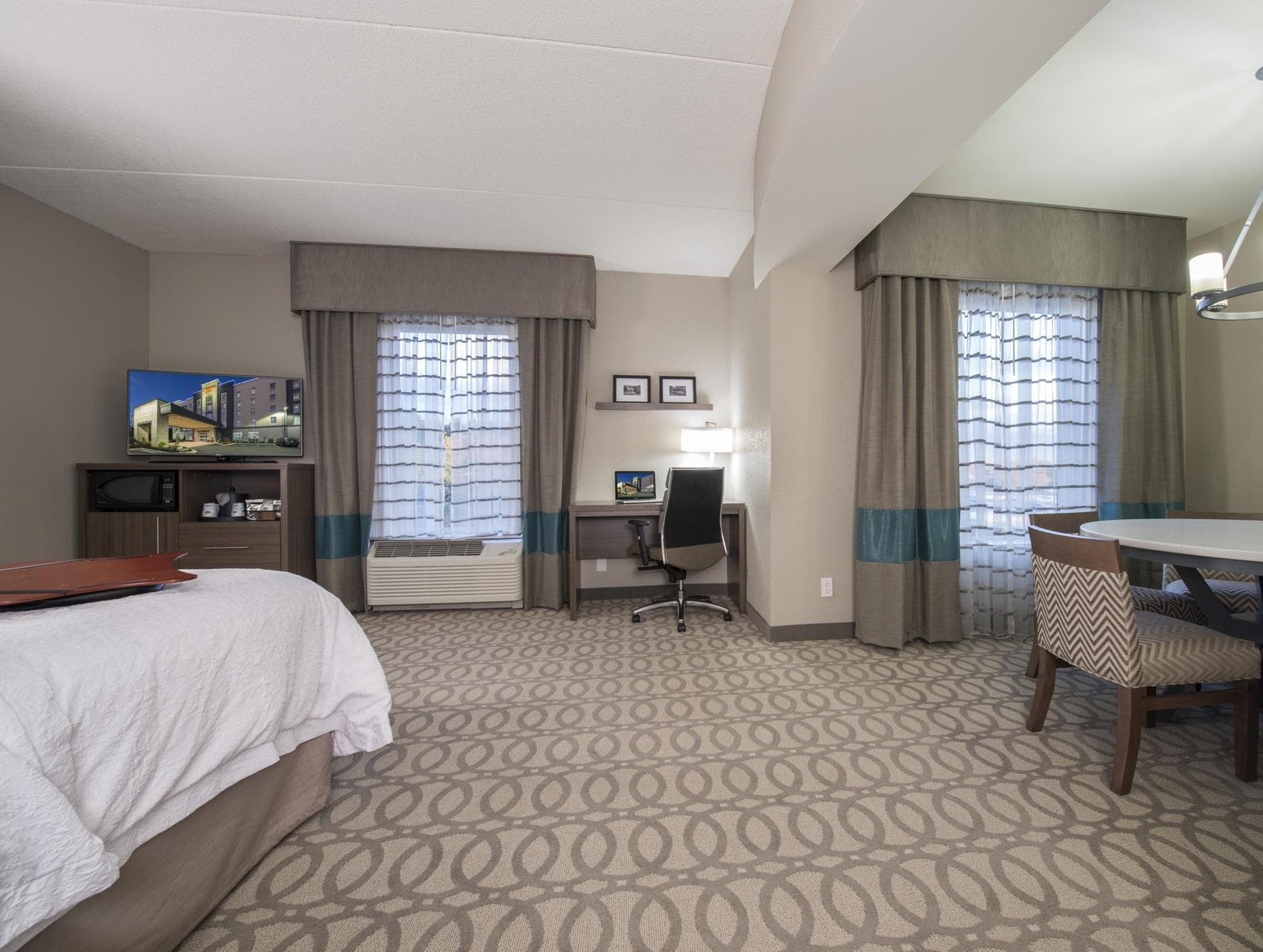 Hampton Inn Greenville/I-385 Haywood Mall photo 3