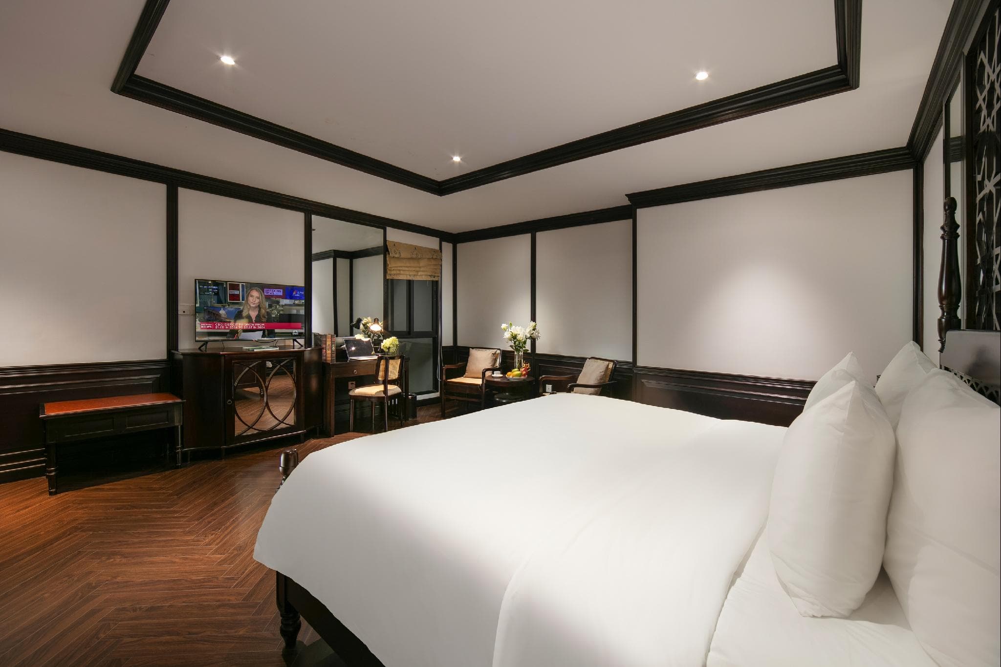 MAY DE VILLE Crown Hotel photo 2