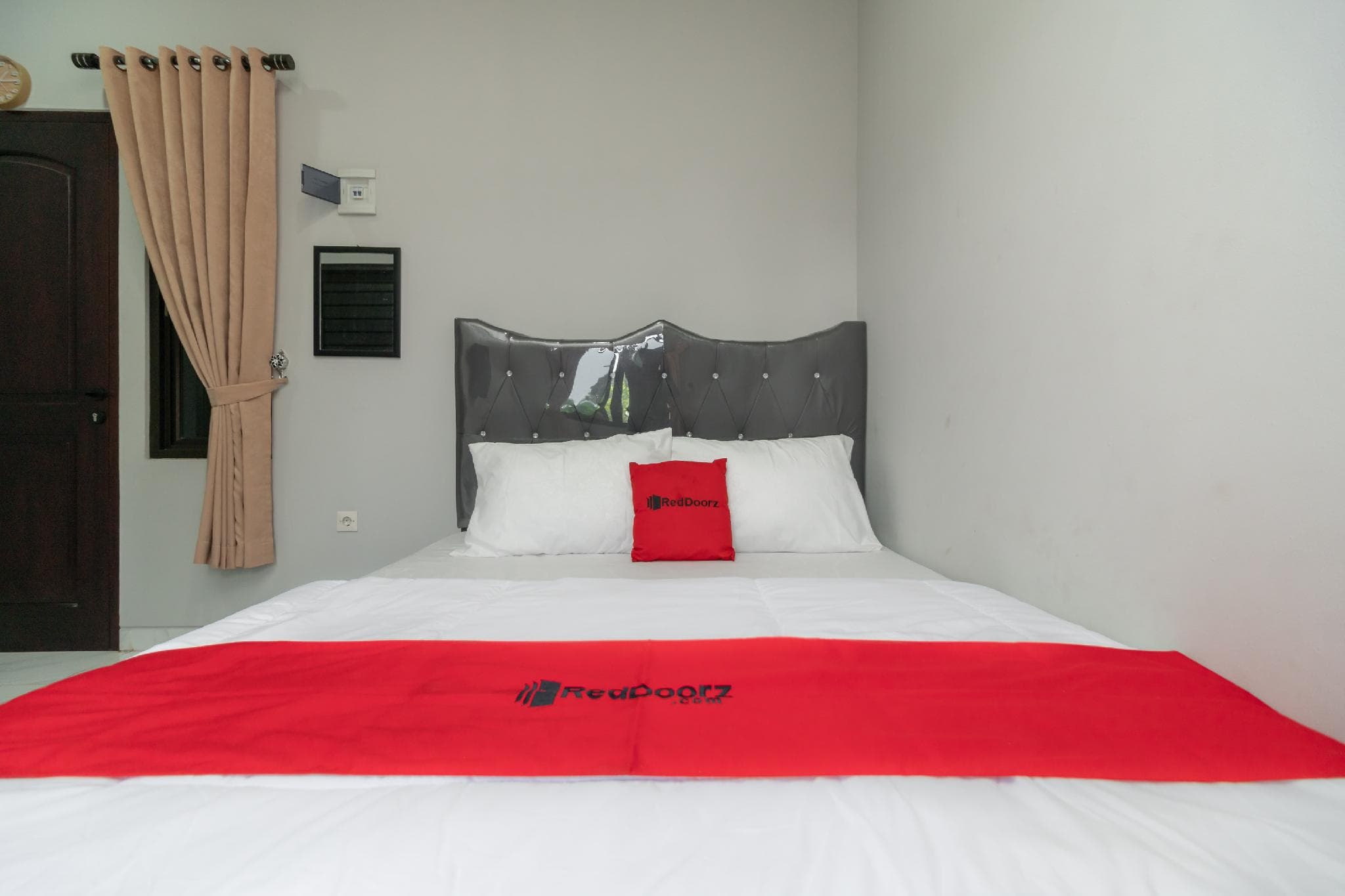 RedDoorz Plus near Jungleland Sentul photo 2