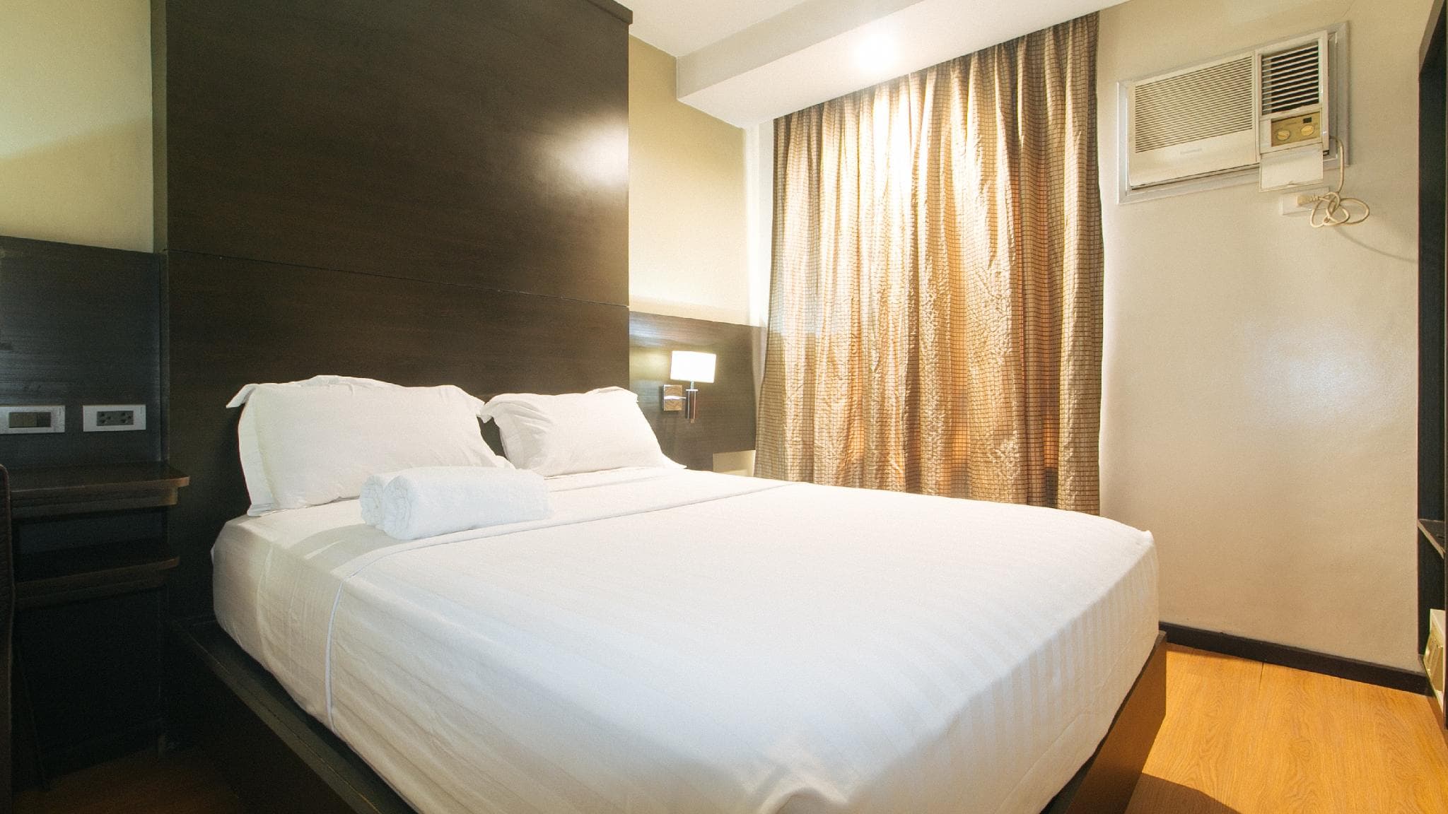 Lorenzzo Suites Hotel