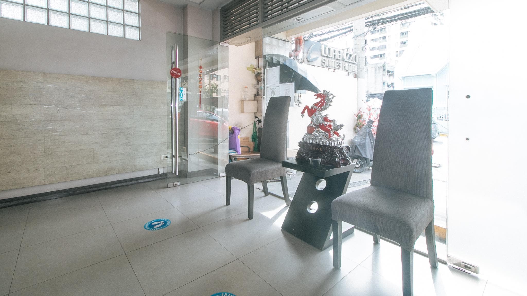 Lorenzzo Suites Hotel photo 4