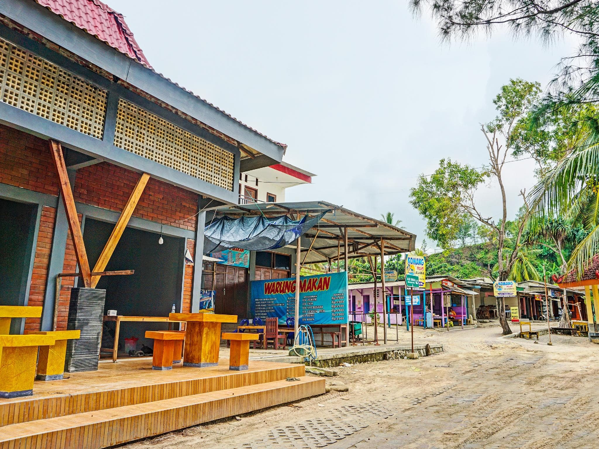 OYO 92183 Komang Resort Klayar photo 4