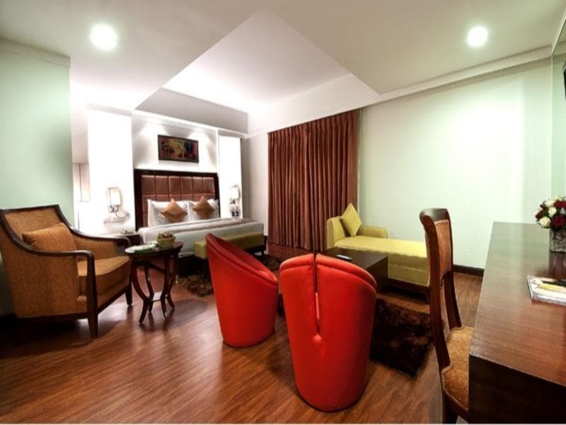 Golden Plaza Hotel photo 2