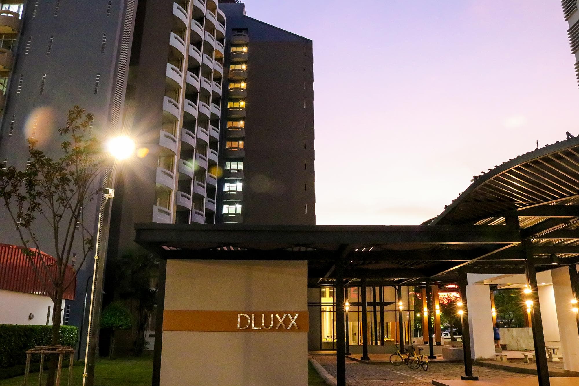 DLUXX THAMMASAT photo 4