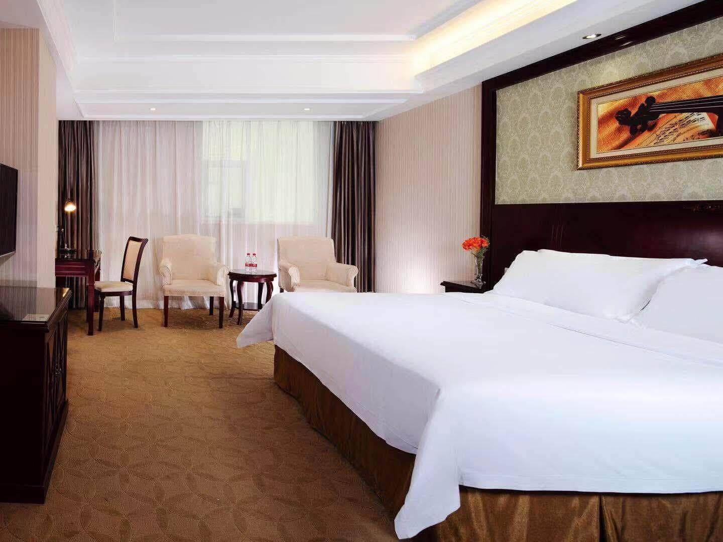 Vienna Hotel Shenzhen Bao'an Qianjin Road 1st Baotian Road Metro Station photo 2