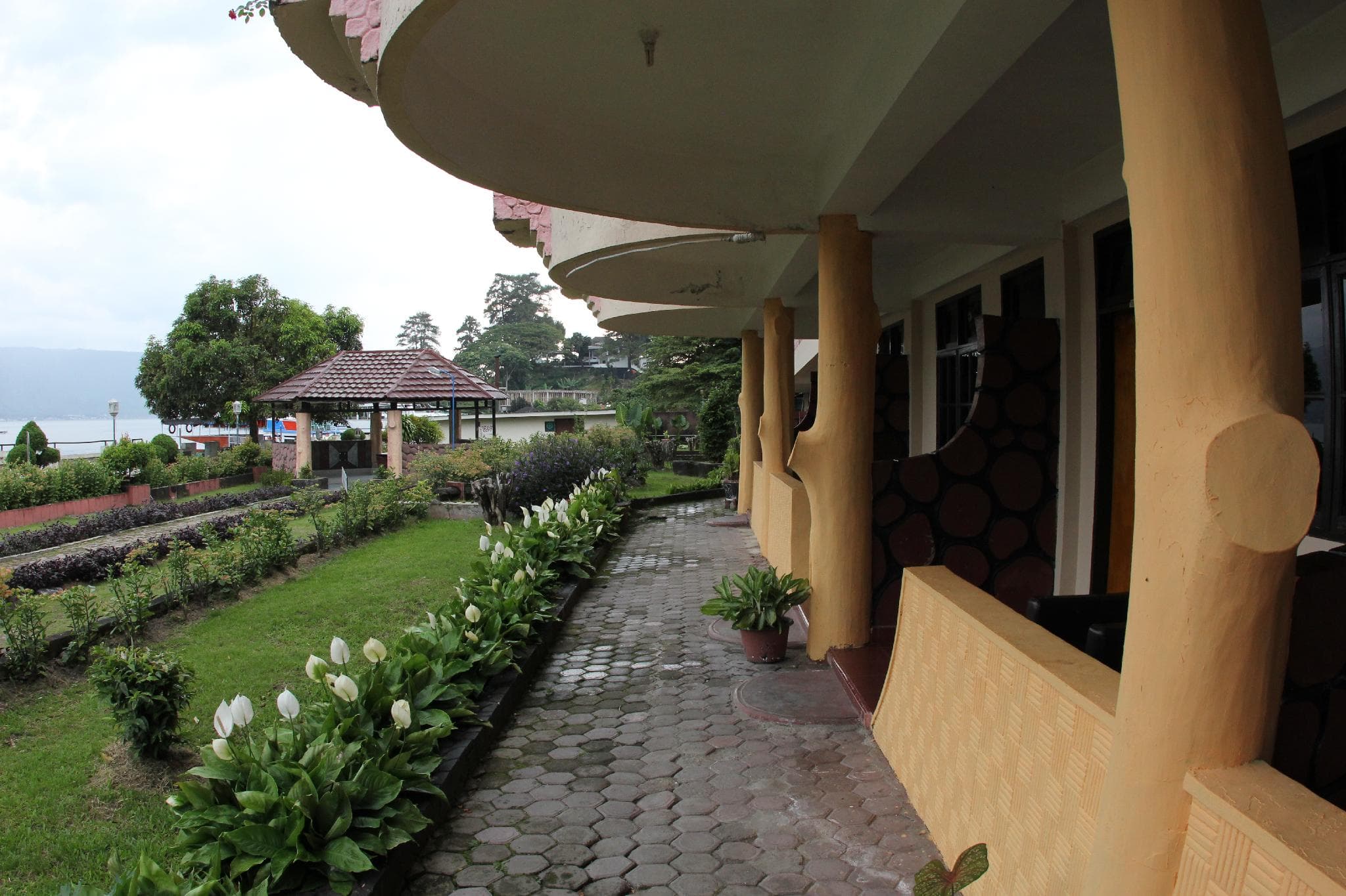 Darma Agung Beach Hotel Parapat photo 5