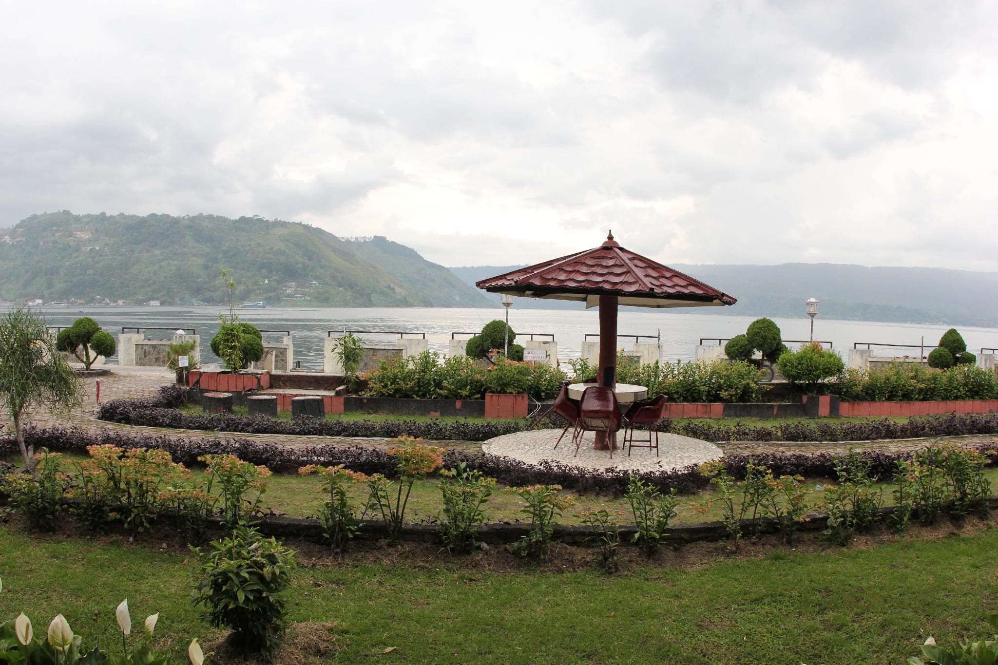 Darma Agung Beach Hotel Parapat photo 4