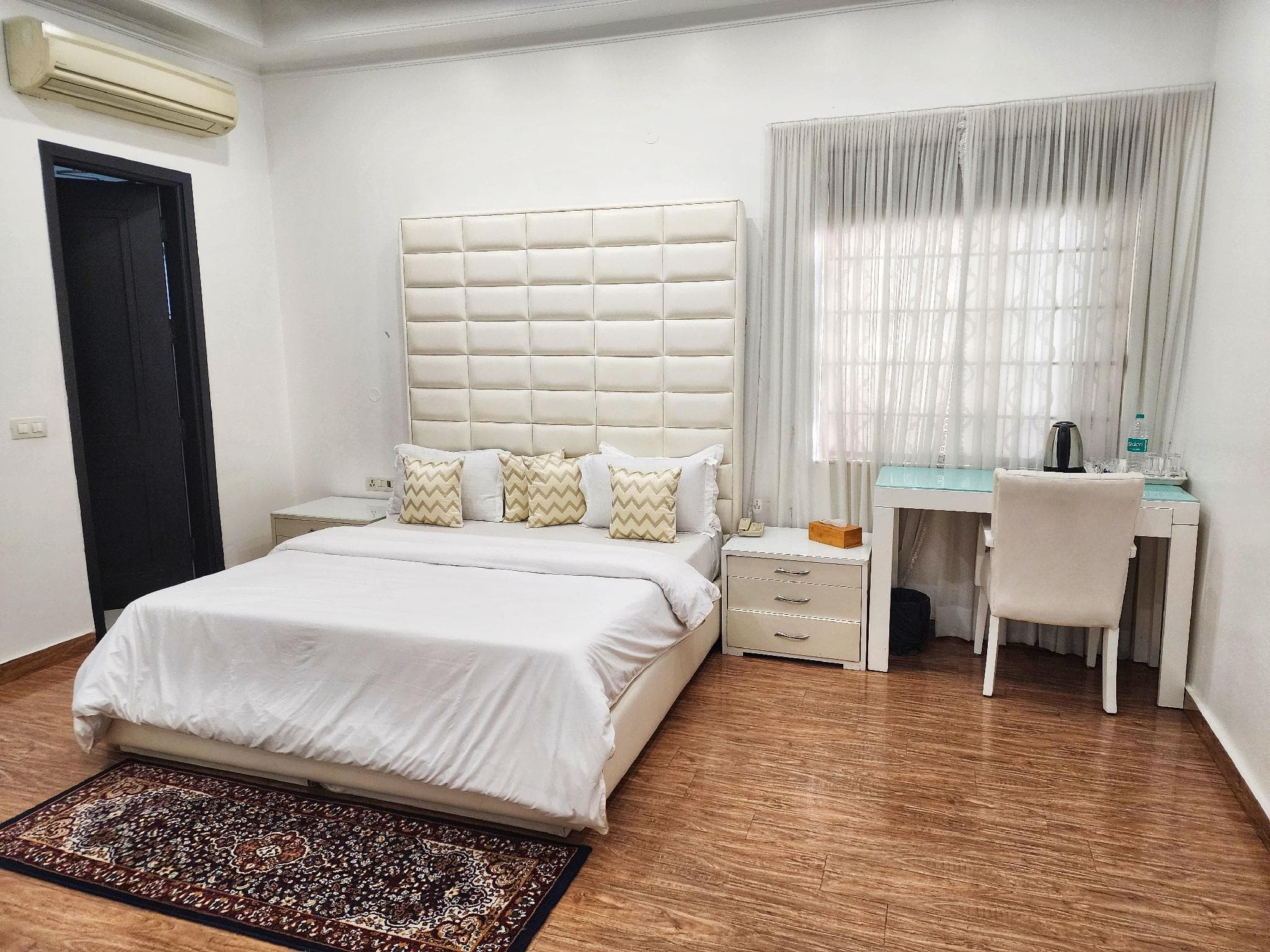 The G8 Noida photo 2