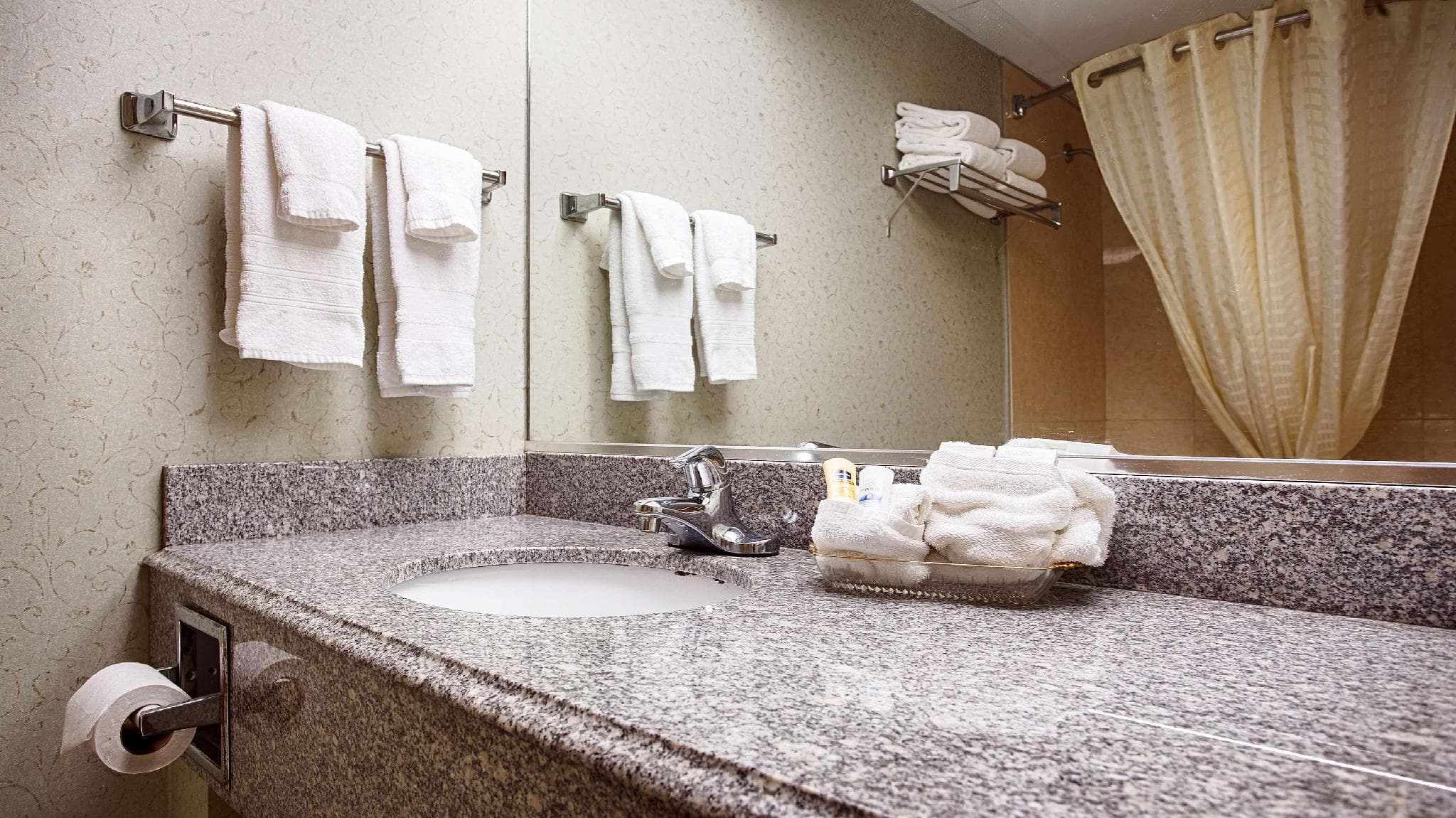 Best Western Crown Inn & Suites photo 2
