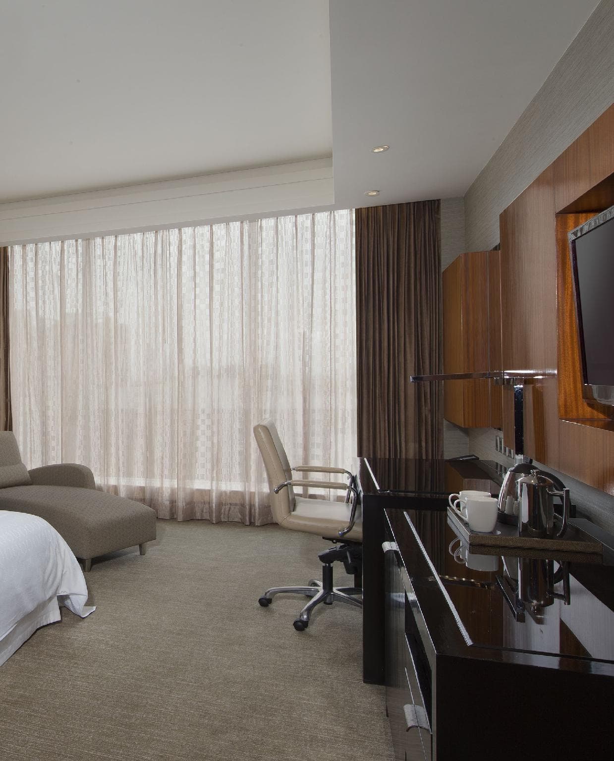 Sheraton Grand Bangalore Hotel at Brigade Gateway photo 2