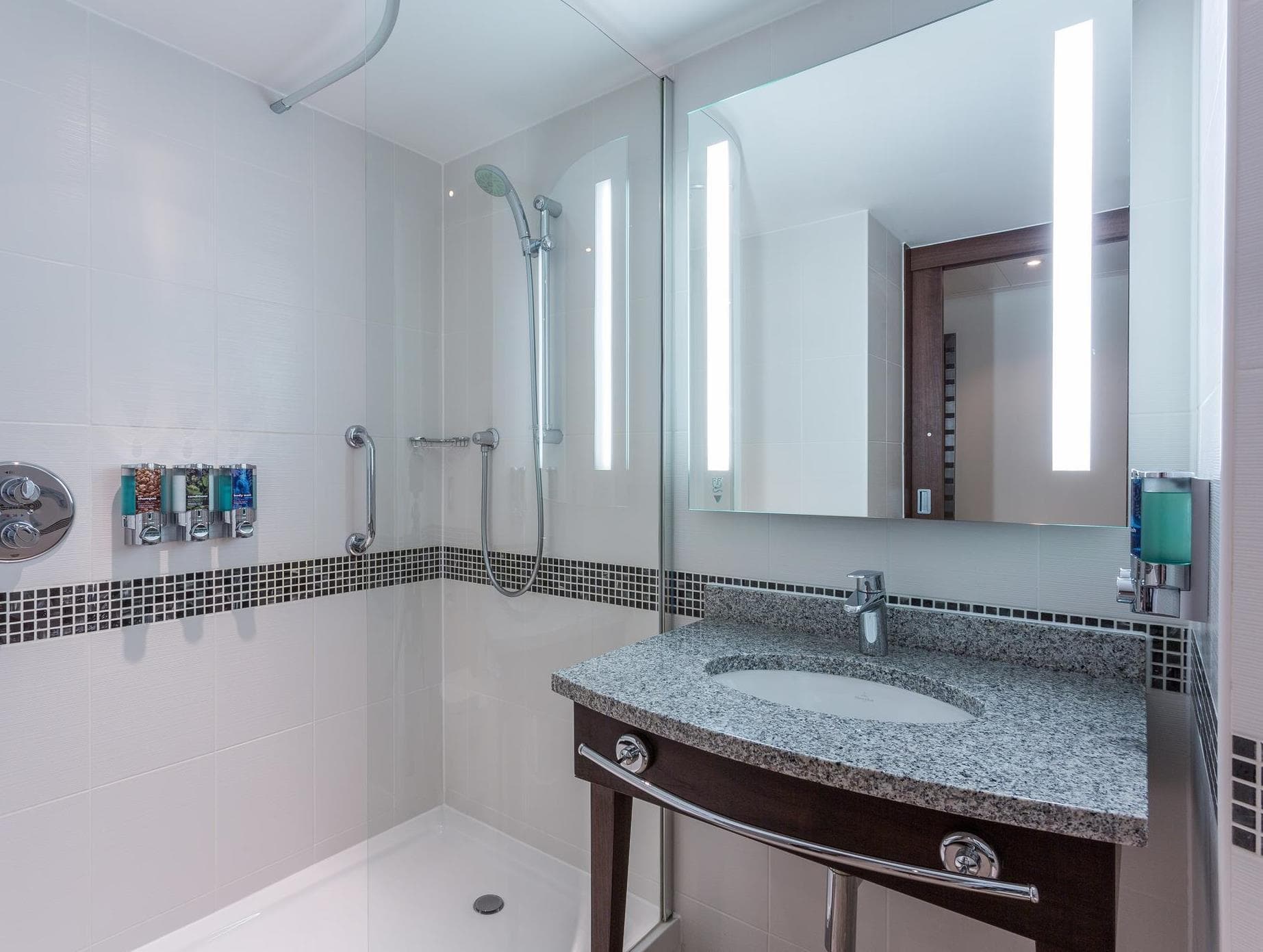 Hampton by Hilton Exeter Airport photo 5
