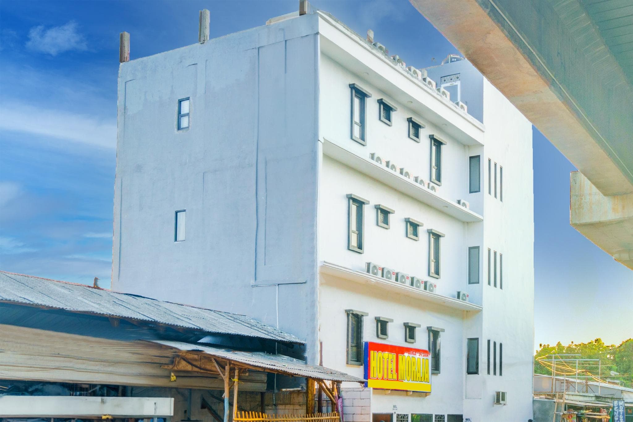 OYO 93133 Hotel Moraja Near Stikes Abdi Nusantara