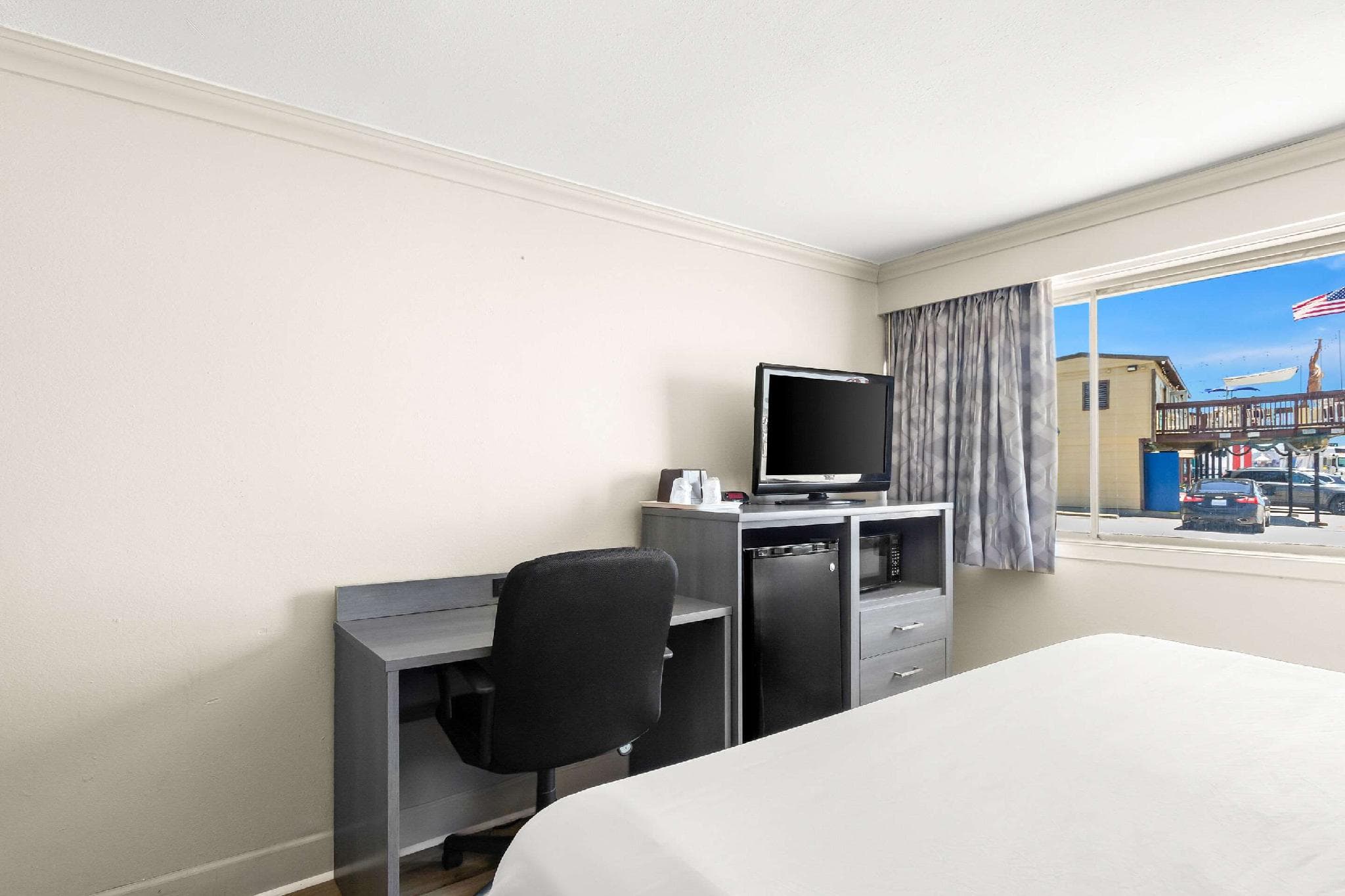 Econo Lodge Galveston Seawall photo 2