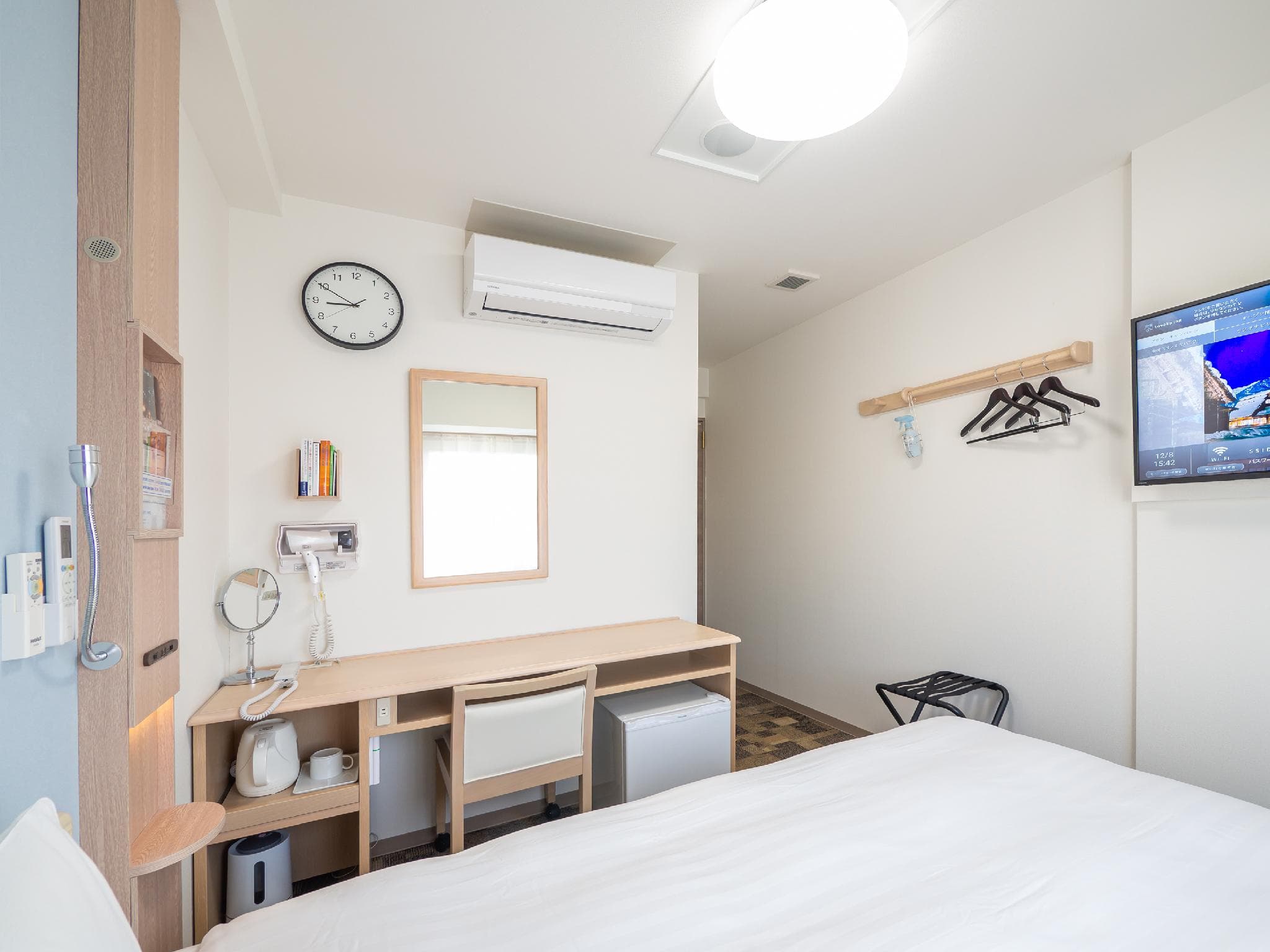 Toyoko Inn Yokohama-eki Nishi-guchi photo 2