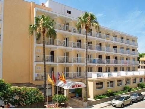 Universal Hotel Bikini