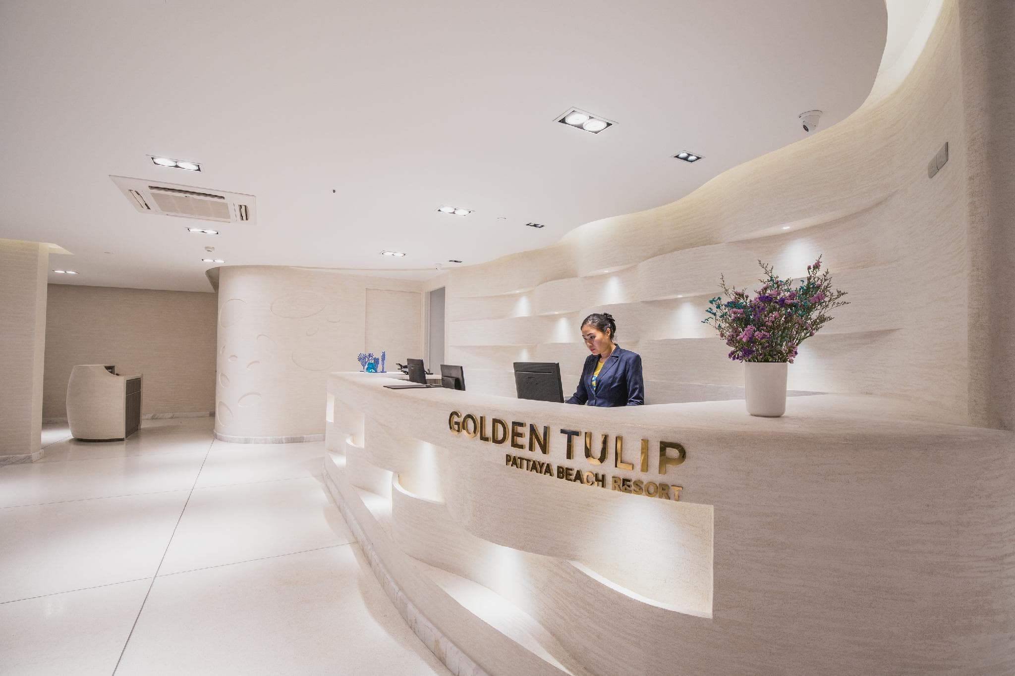 Golden Tulip Pattaya Beachfront Resort photo 3