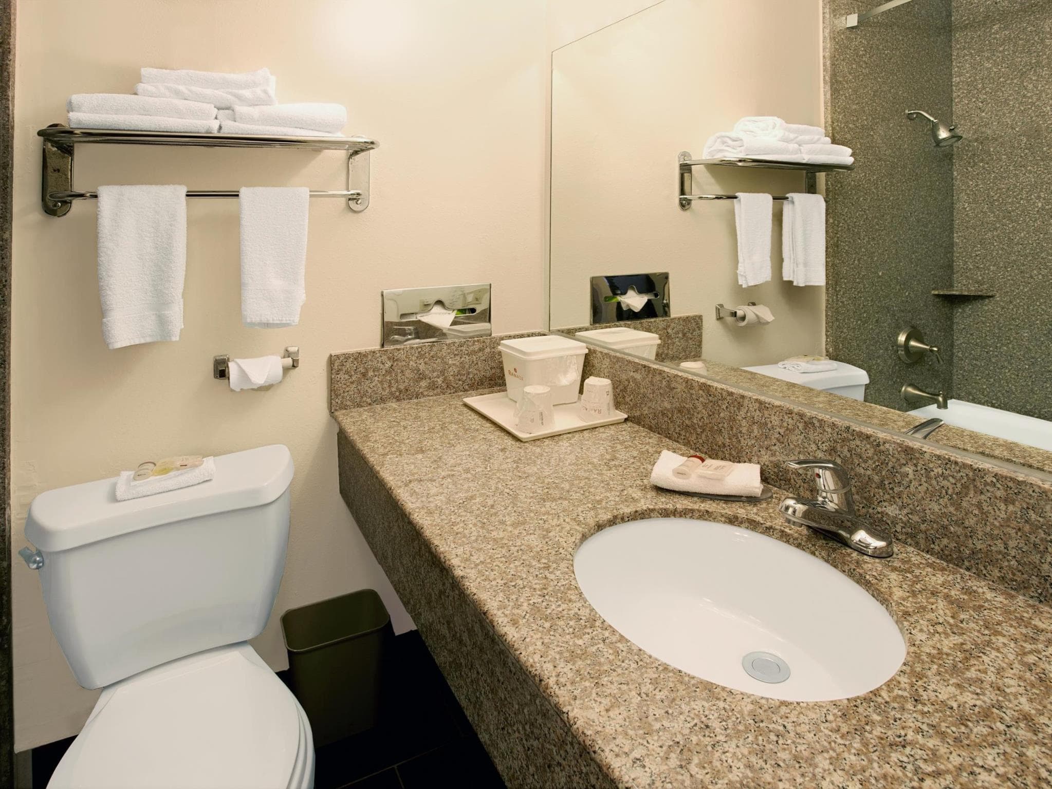 Ramada by Wyndham Pasadena photo 3