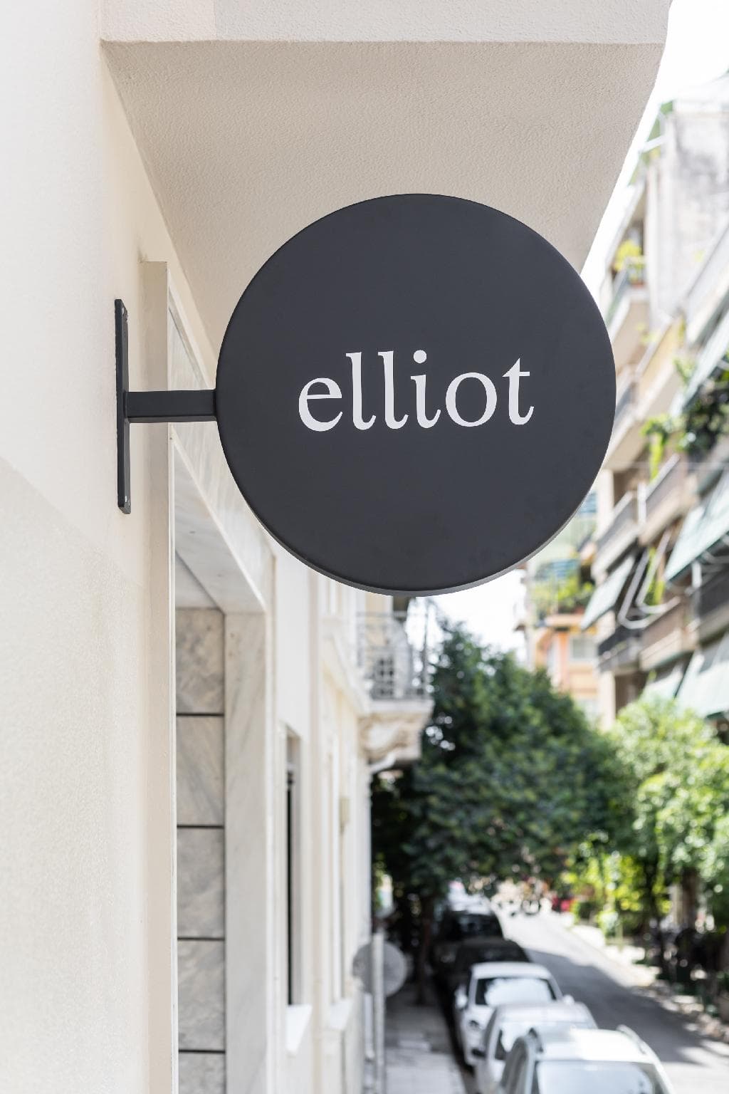 Elliot, Neapoli