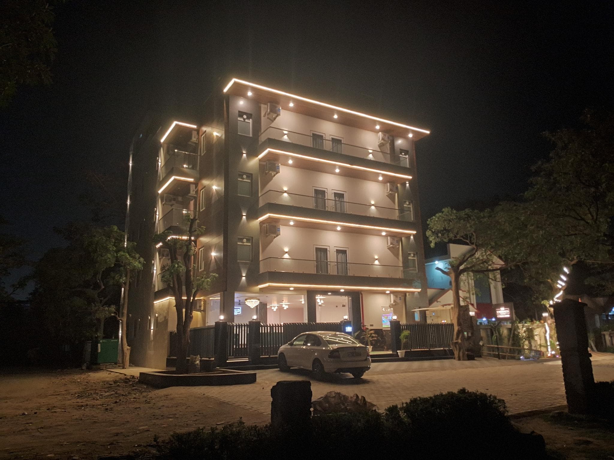 EMERALD SUITES photo 5