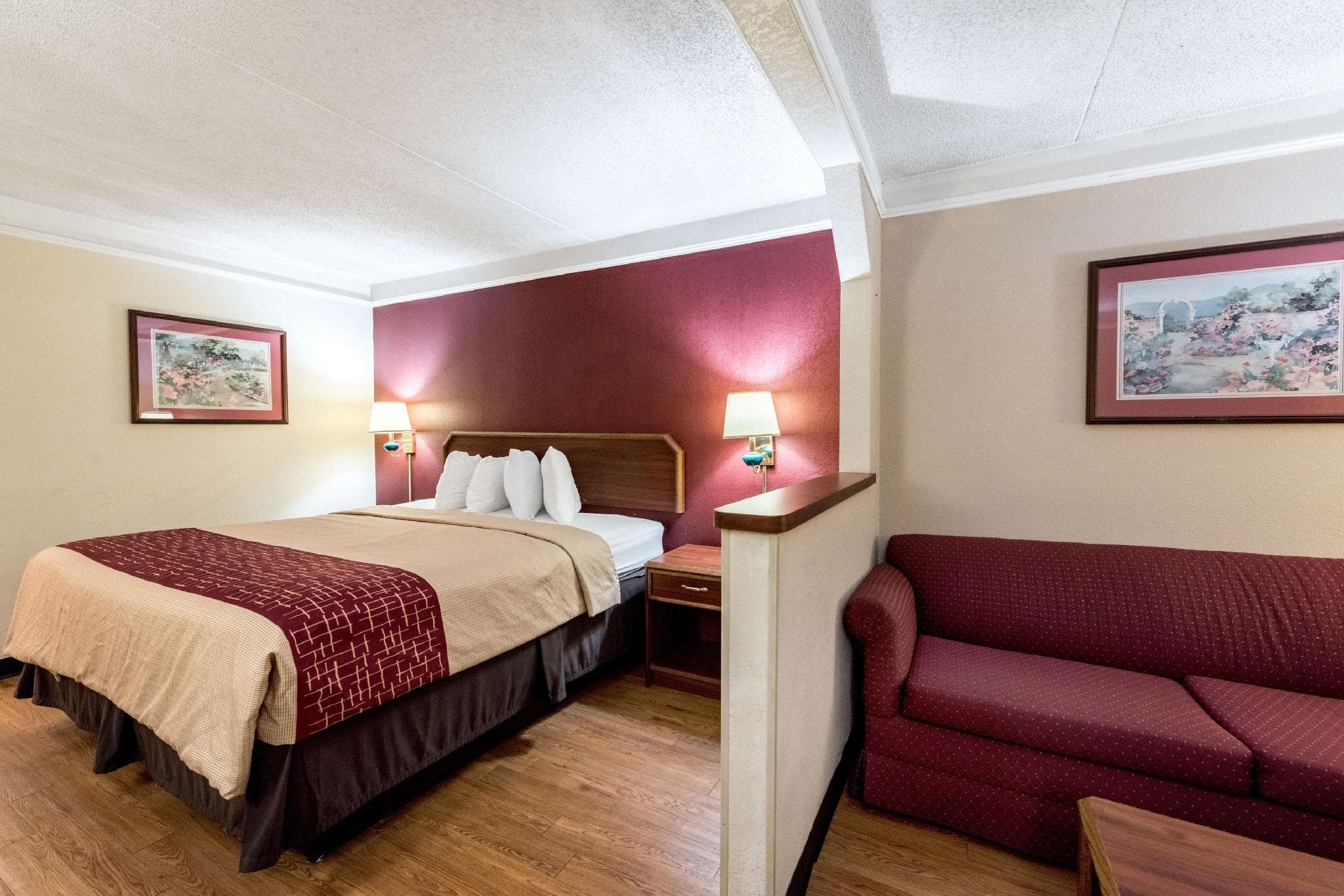 Red Roof Inn & Suite Clinton, TN photo 2