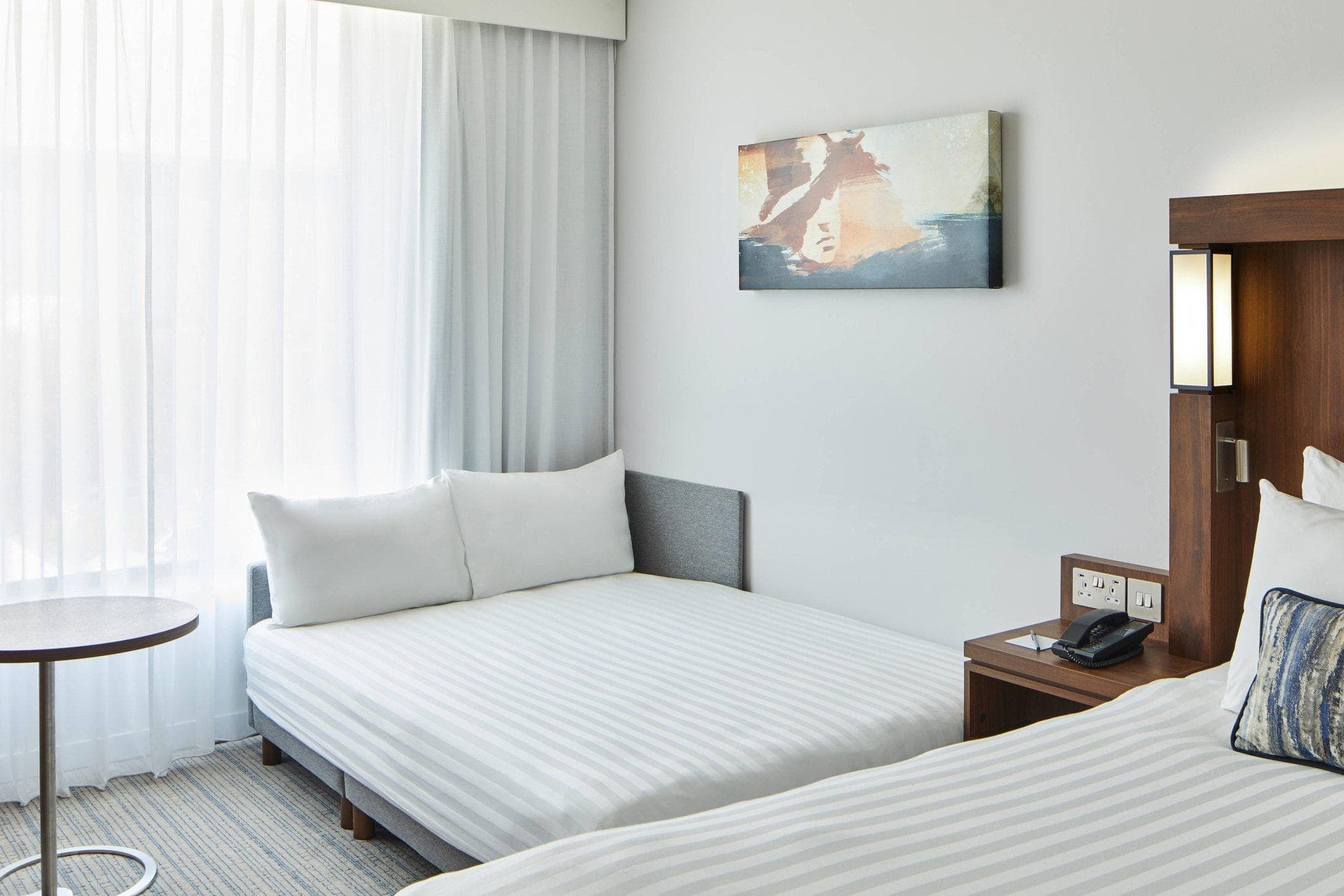 Courtyard by Marriott Luton Airport photo 2