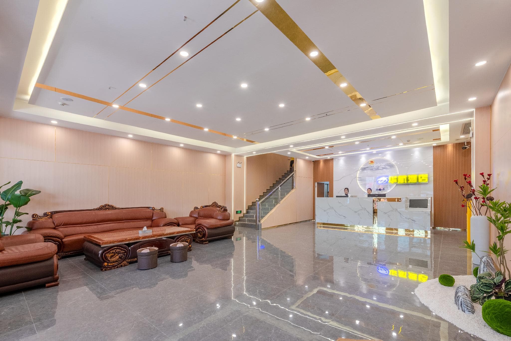 Huahang Hotel-Free Airport Transfer photo 4