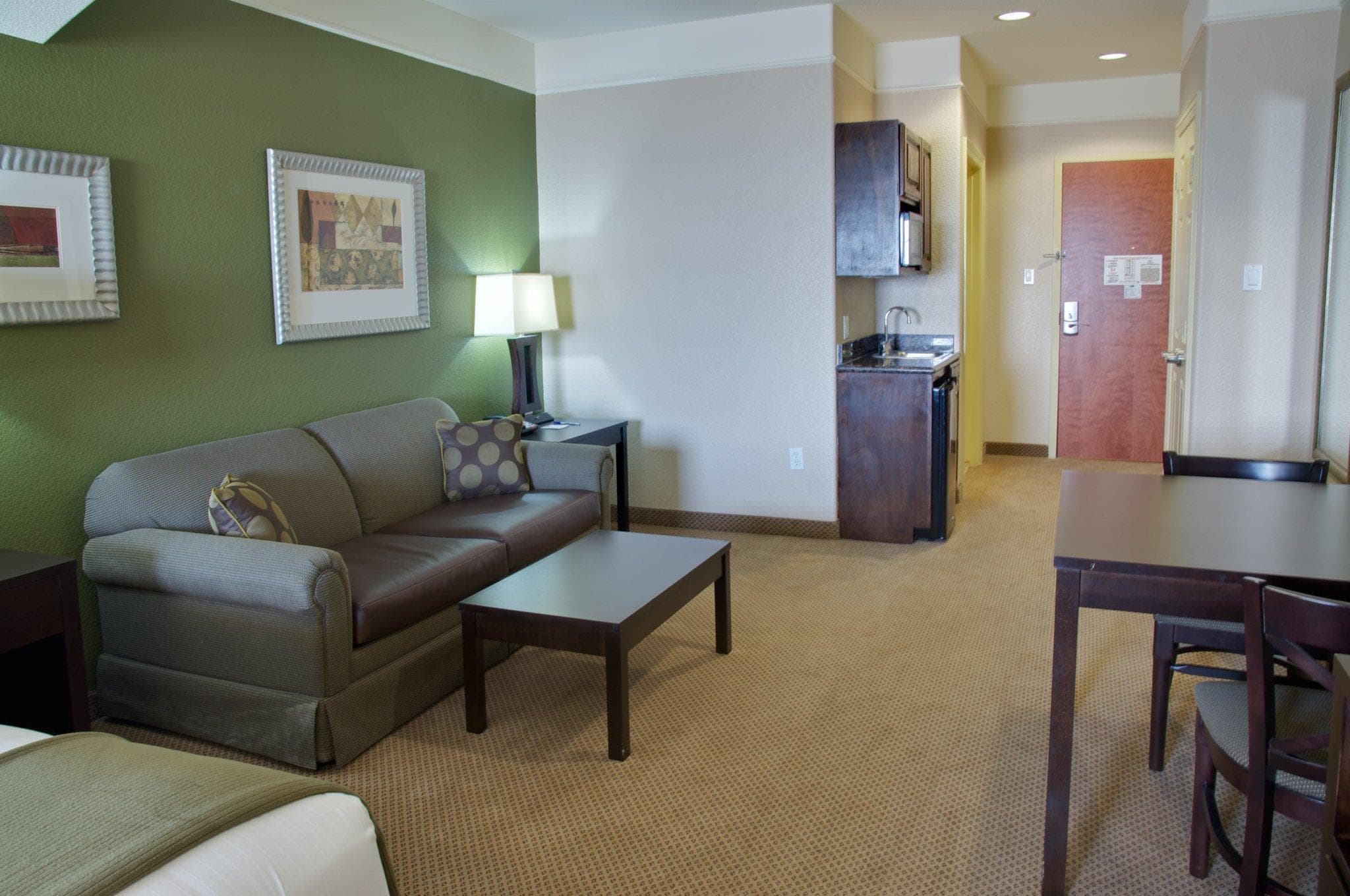 Holiday Inn Express & Suites Galveston West-Seawall photo 2