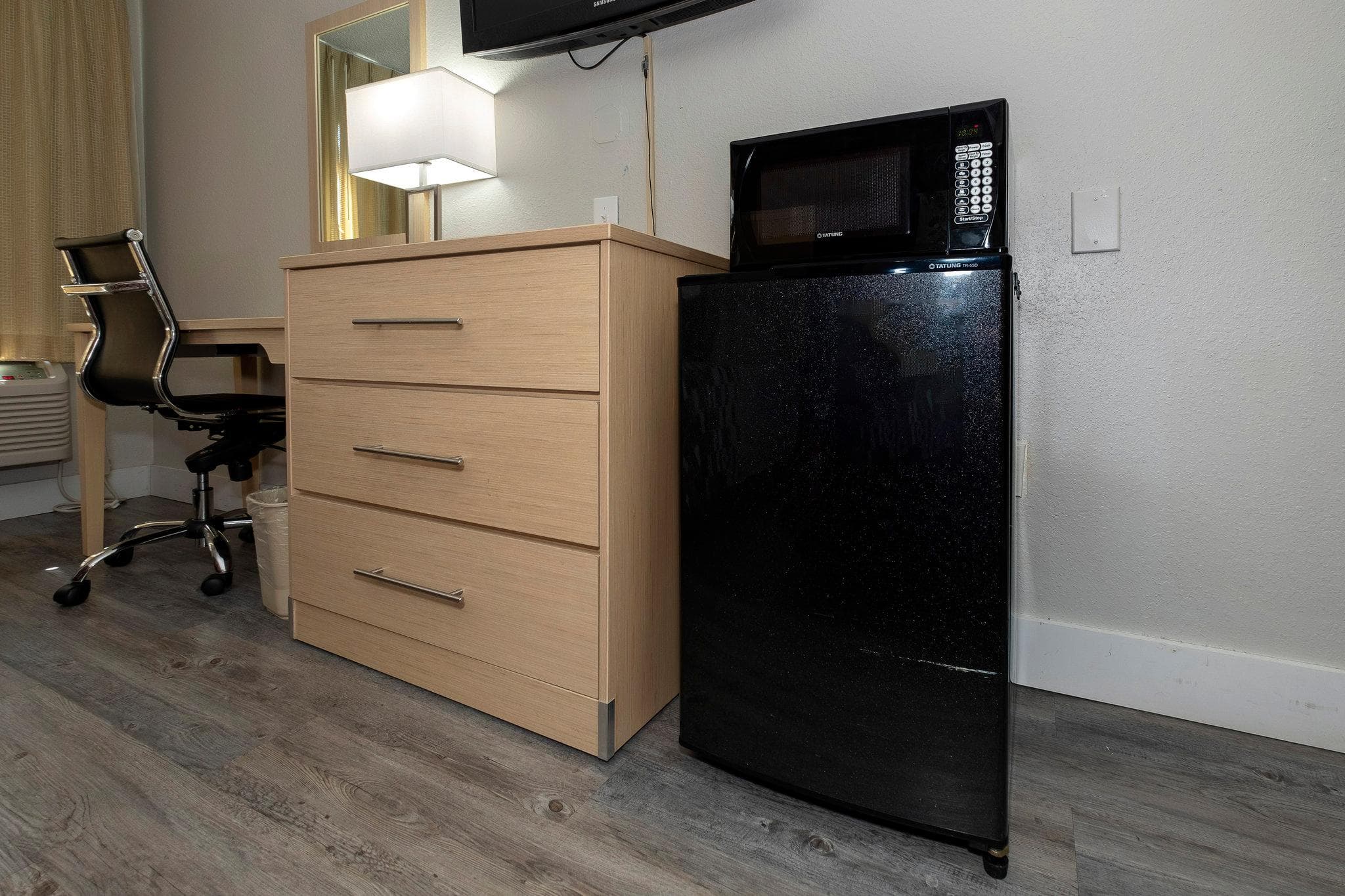 Red Roof Inn Raleigh - North-Crabtree Mall/Lenovo Center photo 2