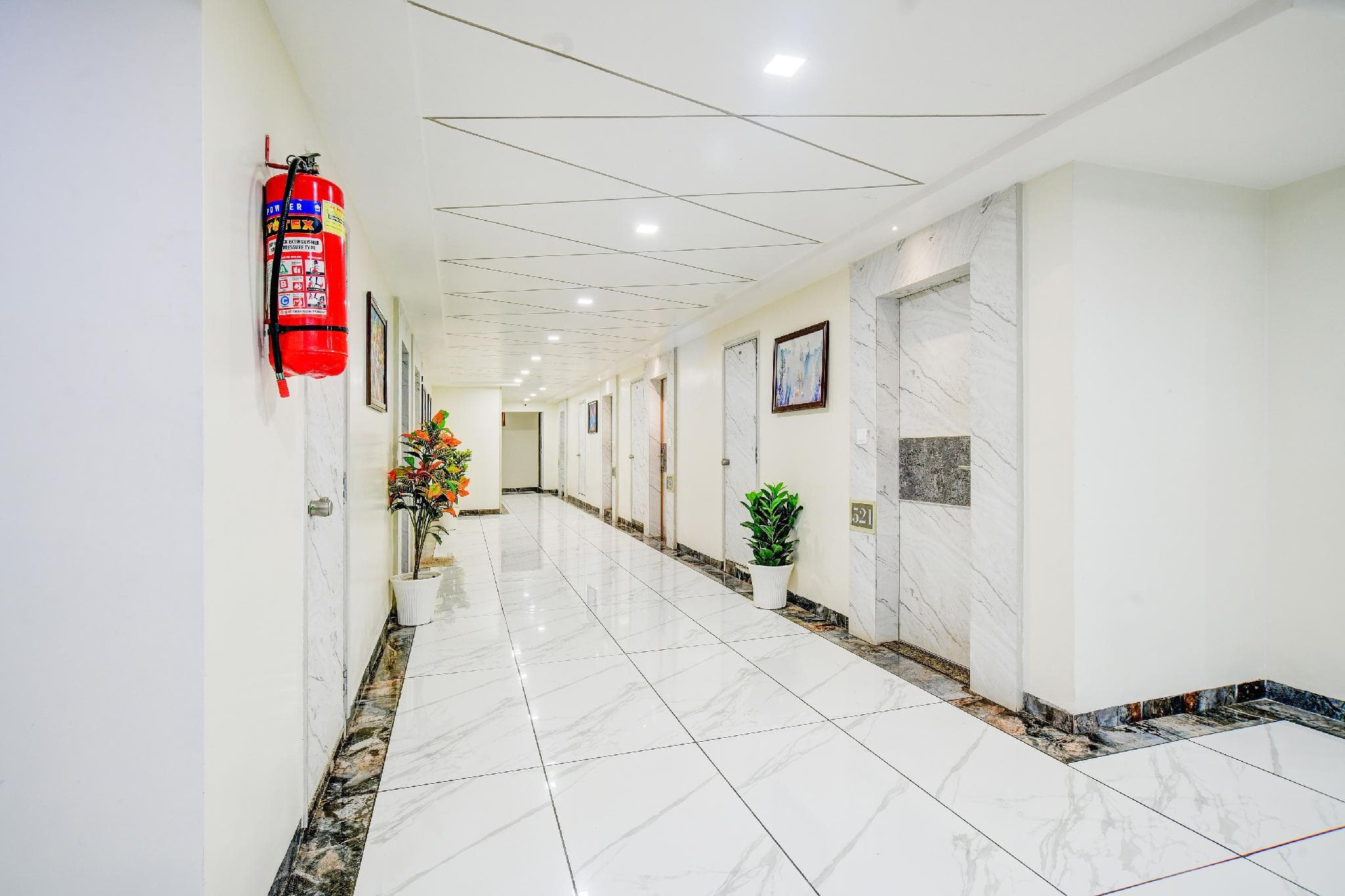 Super Townhouse Oak PTC Indore Junction photo 4