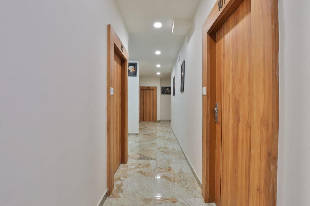Hotel TGR Rooms photo 5