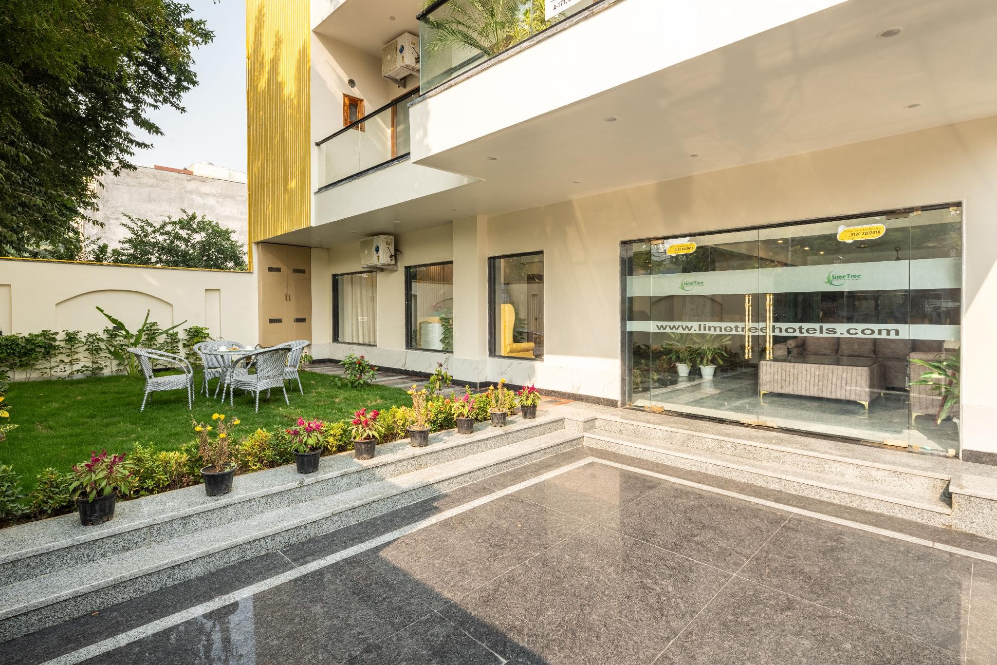 Lime Tree Hotel & One BHK Serviced Apartment Noida Grand Central Next to Sector 51 metro photo 4