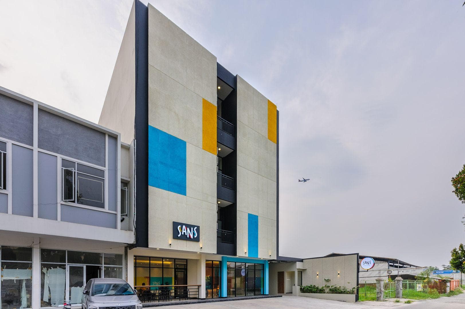 Maxliving Hotel Tangerang photo 5