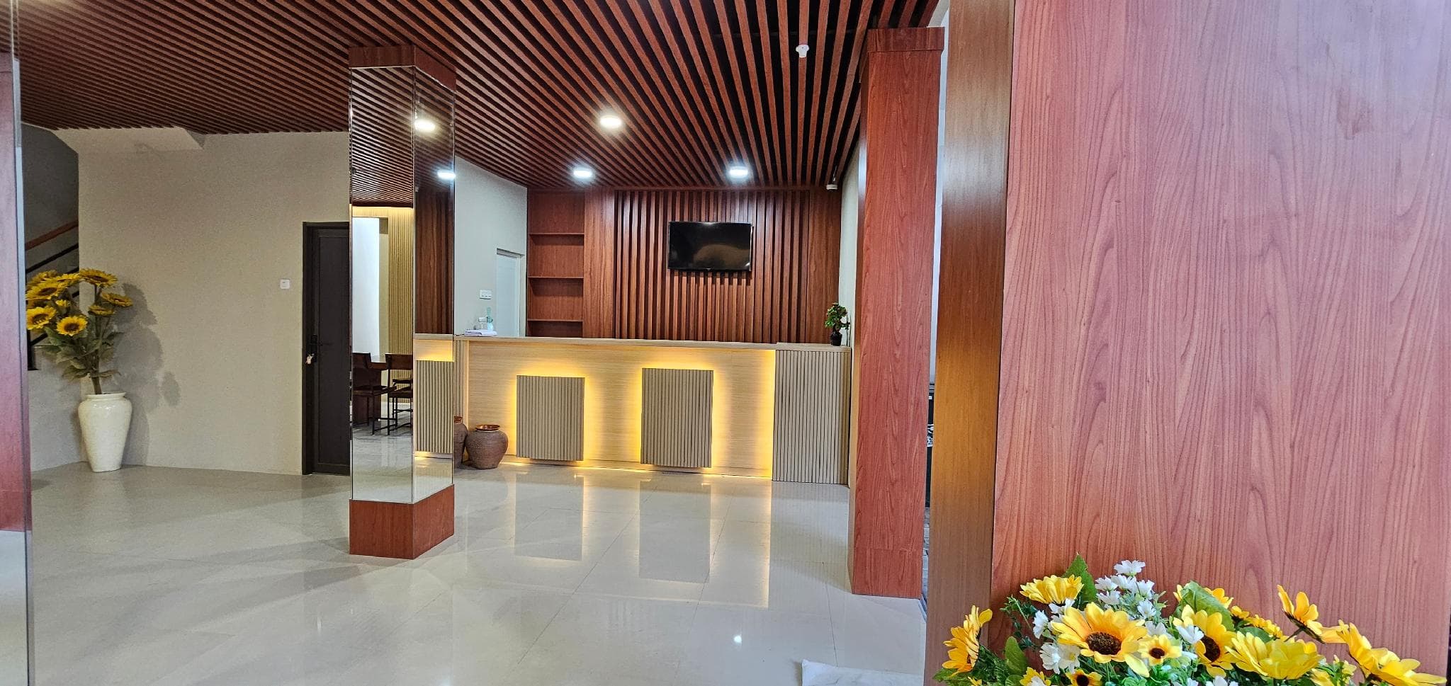 Sunflower Hotel Syariah near Juanda Airport