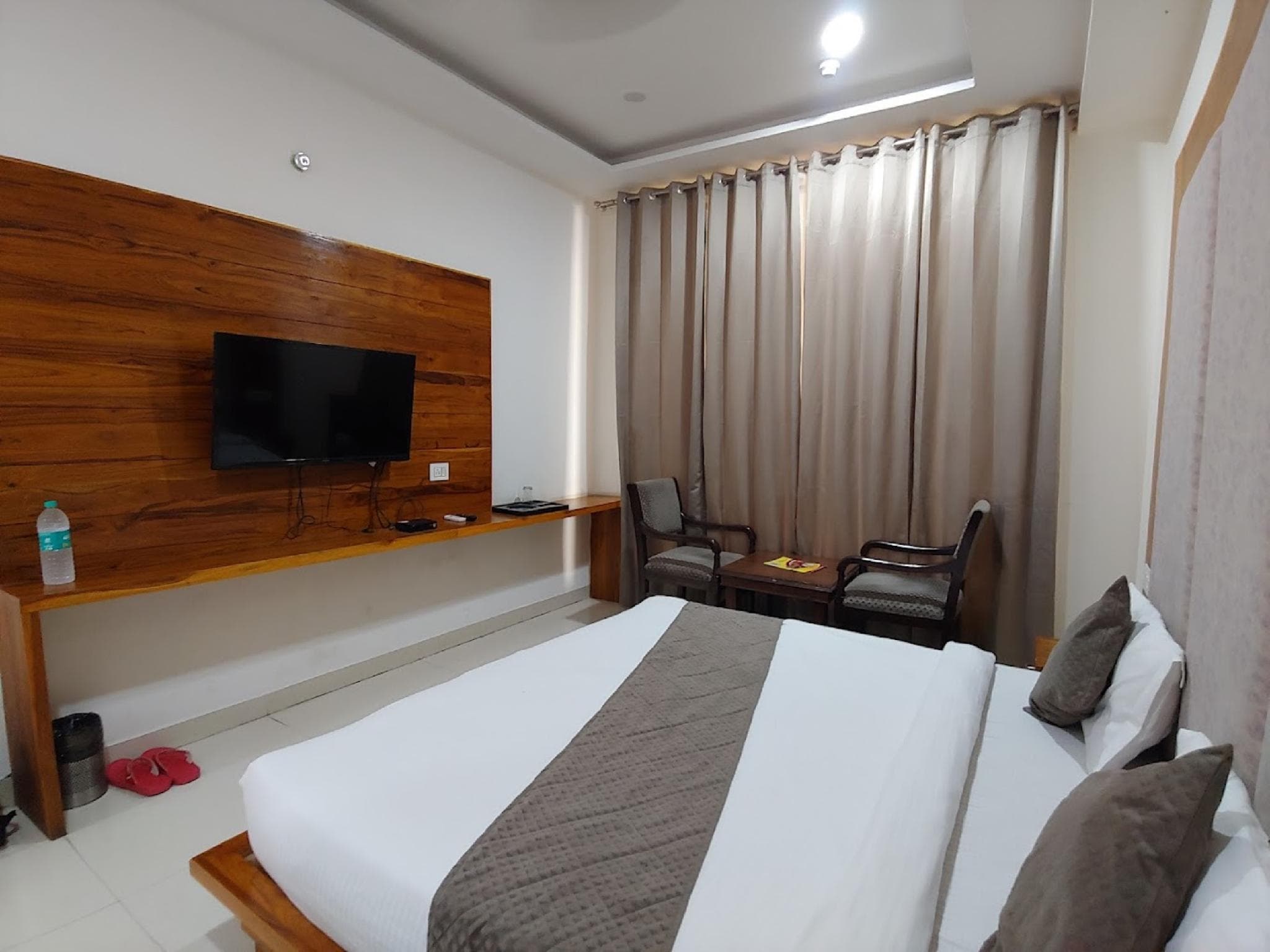 Goroomgo Sunroof Hotel & Banquet Zirakpur photo 2