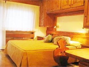 Eight Cortina photo 5