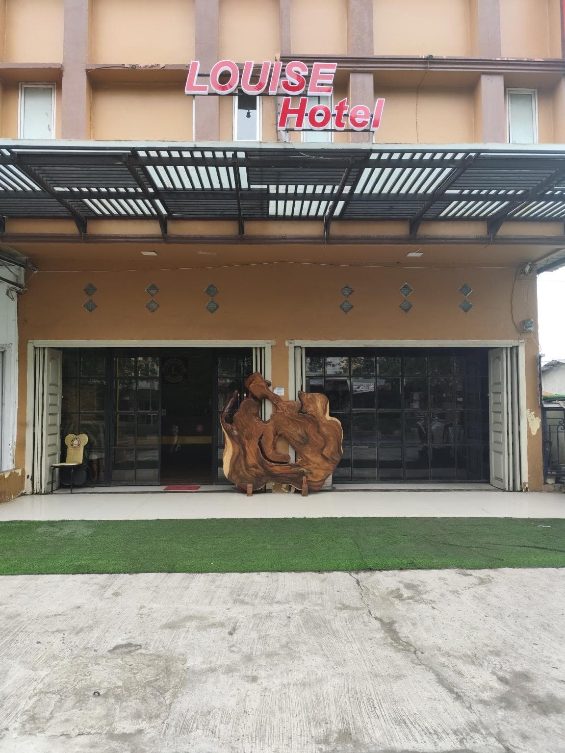 Louise Hotel photo 3