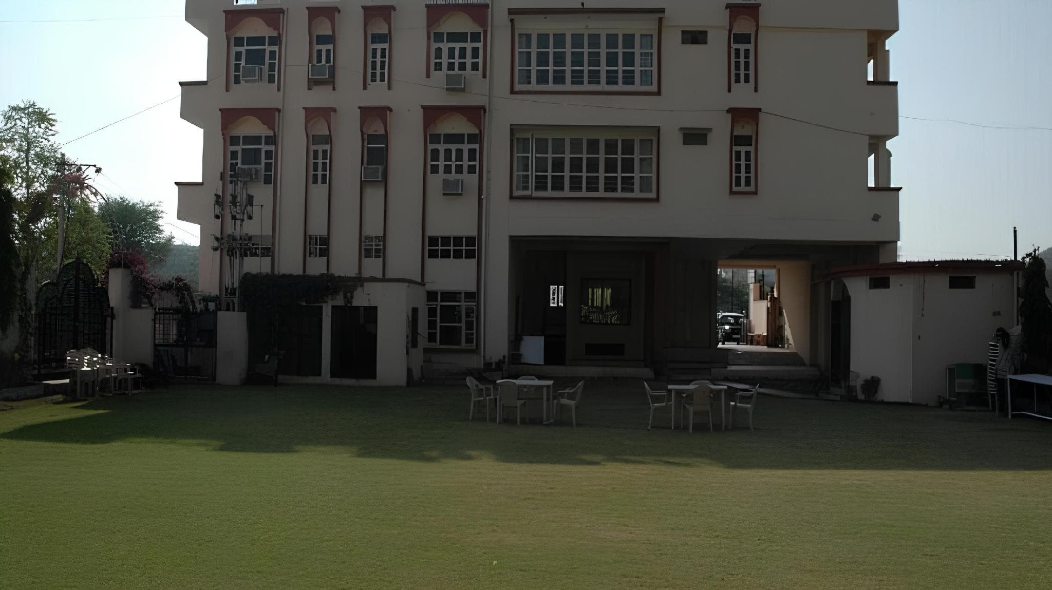 HOTEL GARDEN VIEW NATHDWARA PURE VEG photo 5