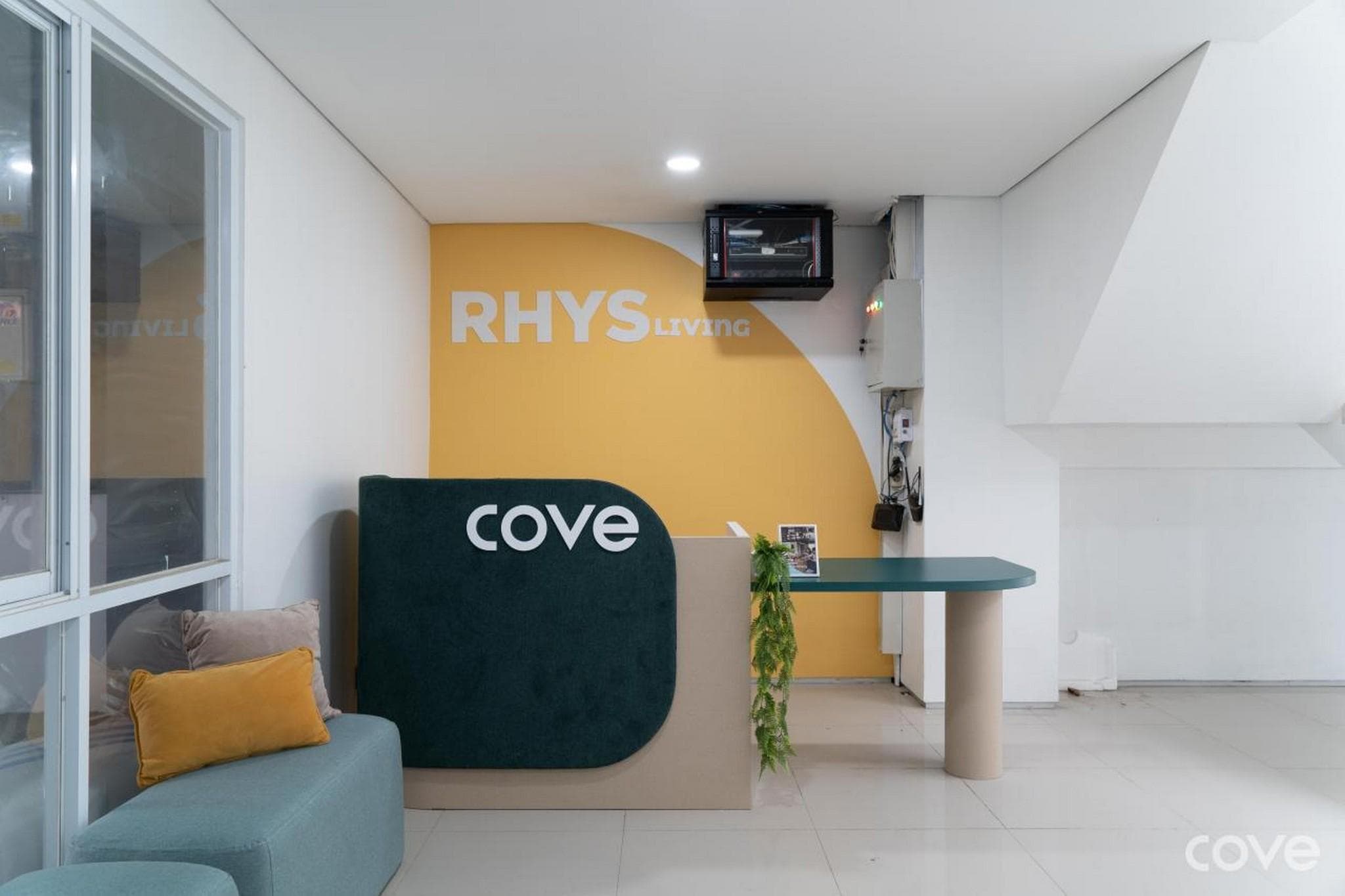 Cove Rhys Living photo 4