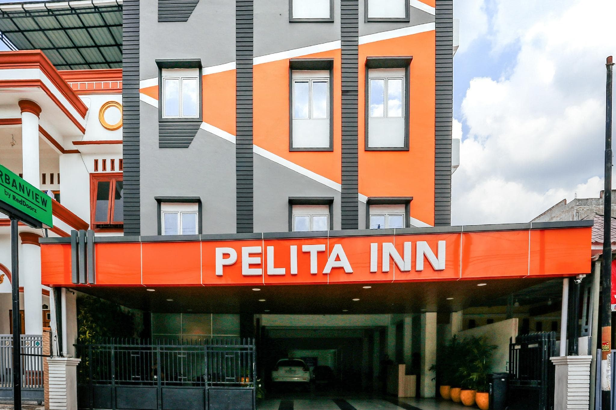 Urbanview Hotel Pelita Inn Medan photo 5