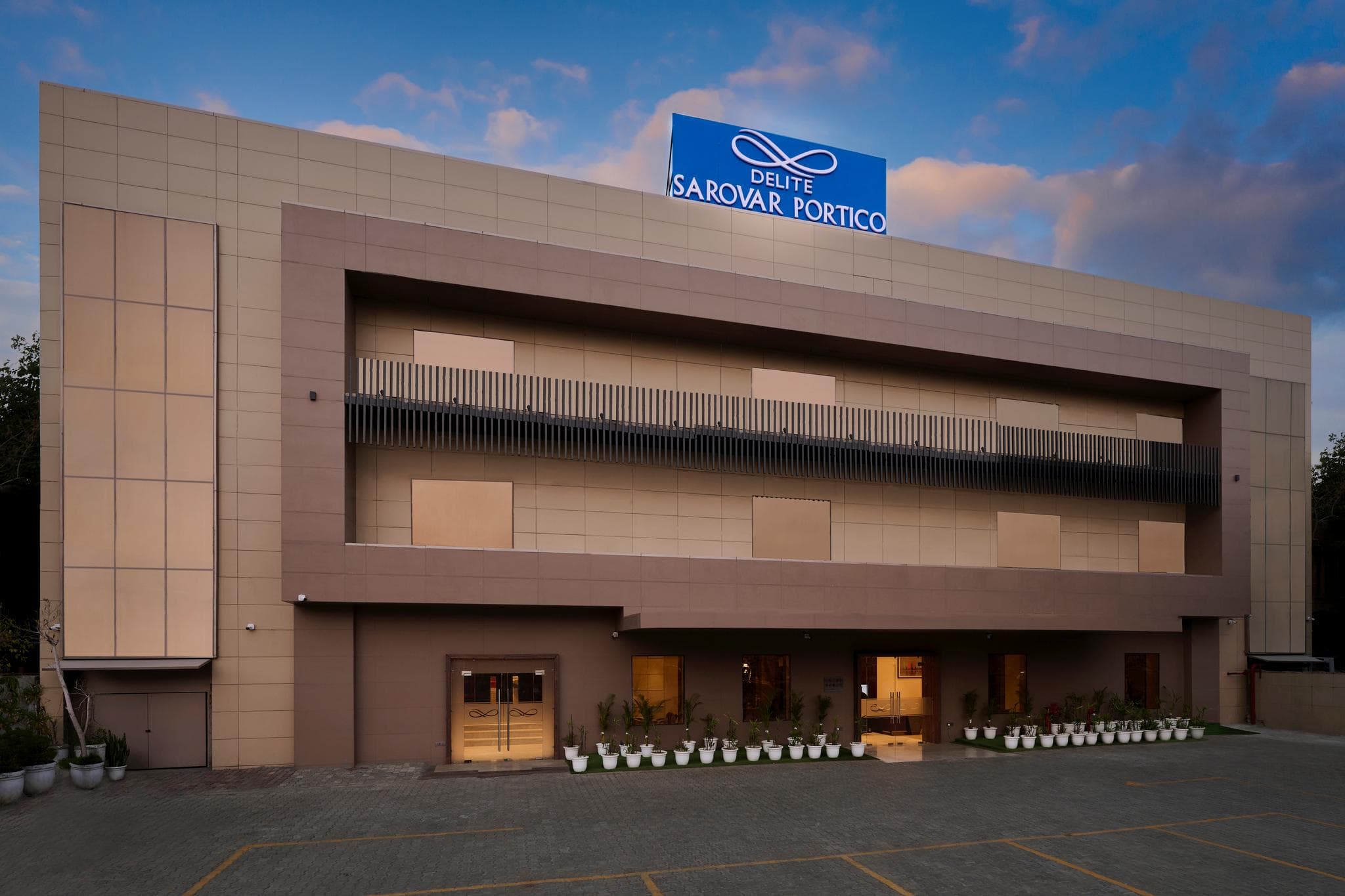 DELITE SAROVAR PORTICO FARIDABAD