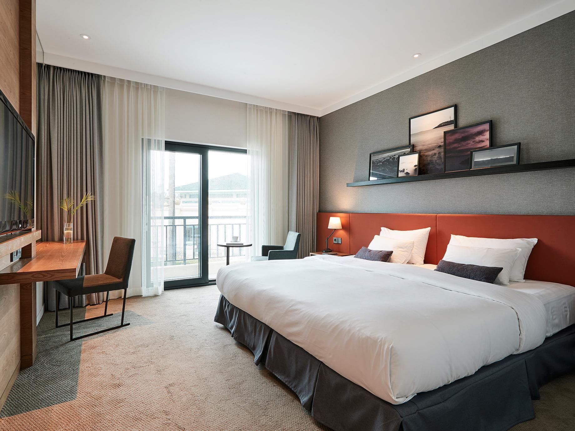 The Suites Hotel Jeju photo 2