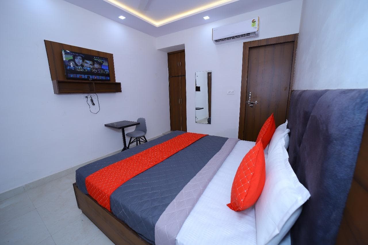 Hotel white town photo 3