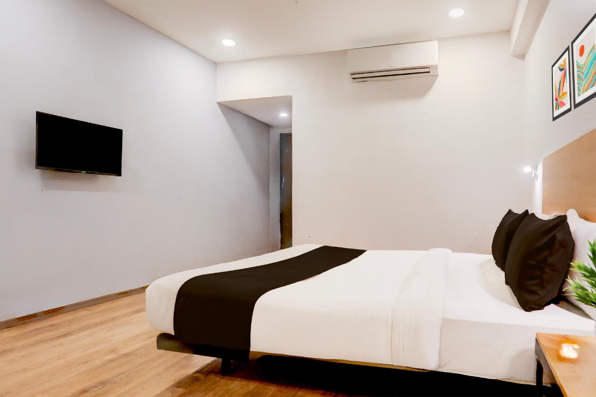 Super Townhouse Prayagraj Near Railway Station Formerly Santosh Palace photo 2
